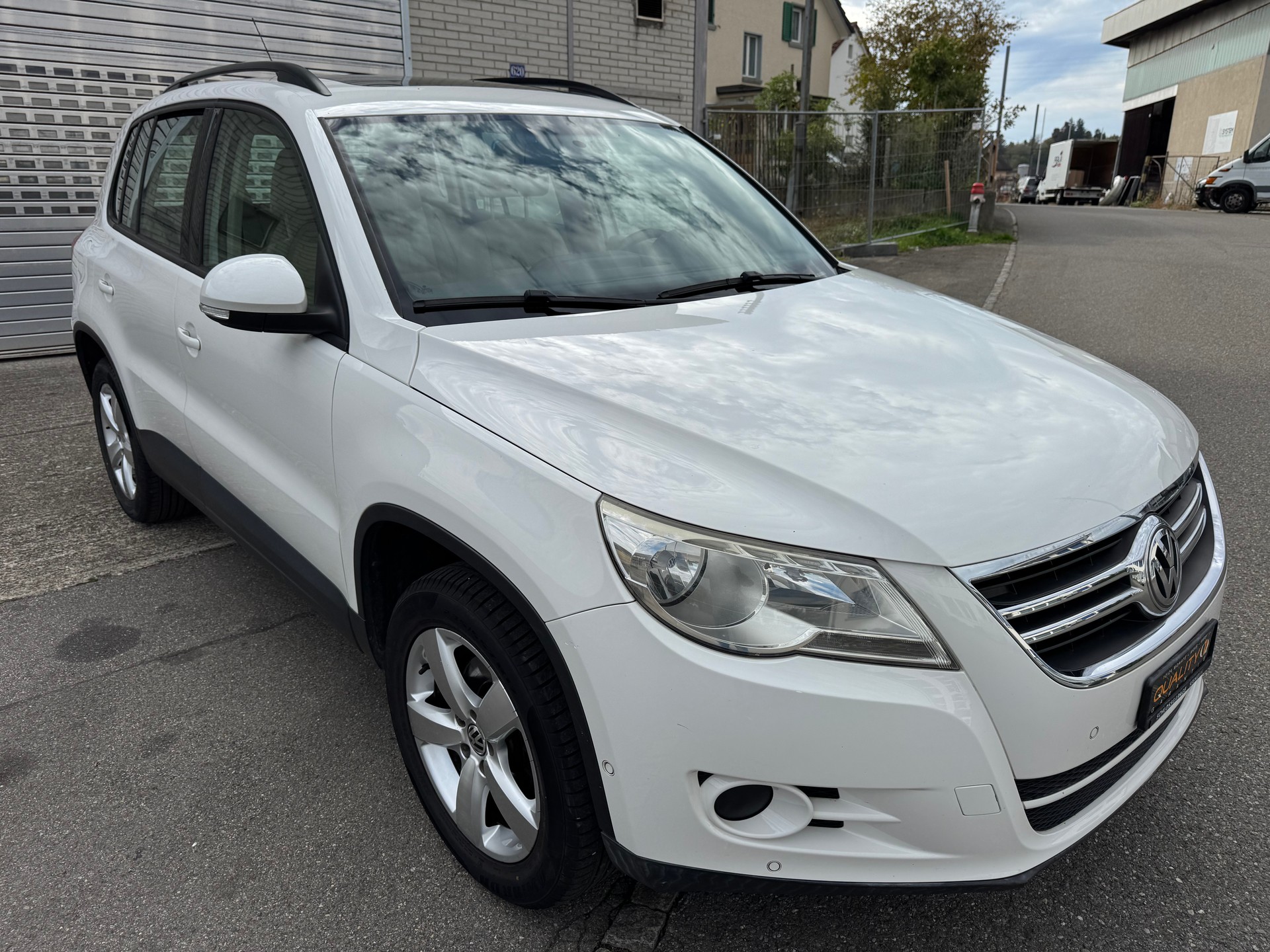 VW Tiguan 2.0 TSI Sport&Style-image-2