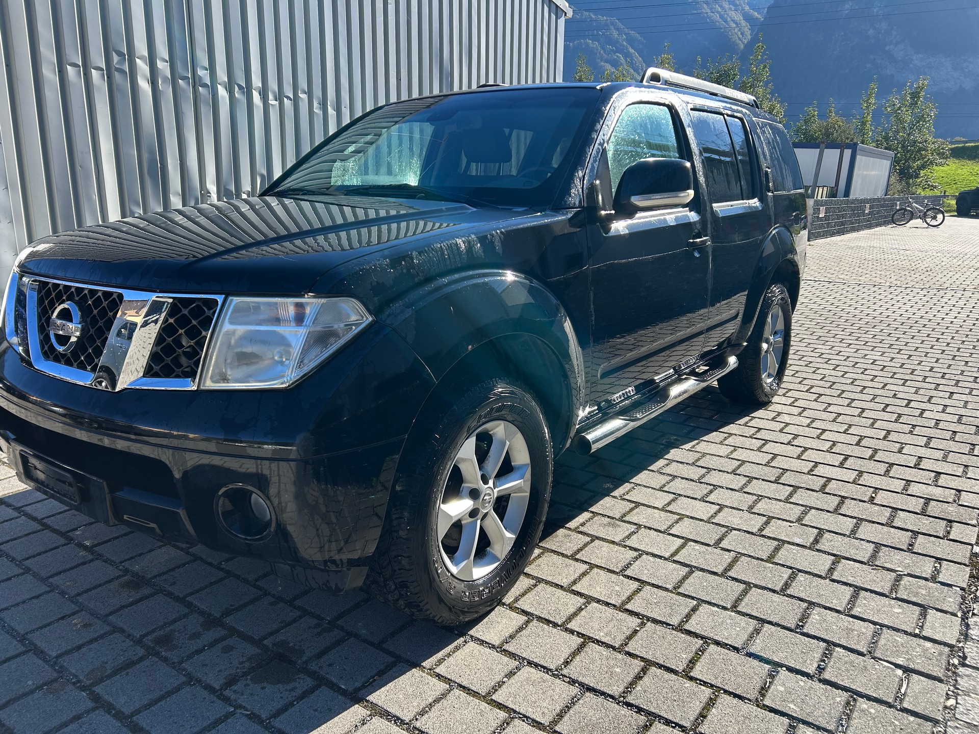 NISSAN 2.5 d 4x4-image-1