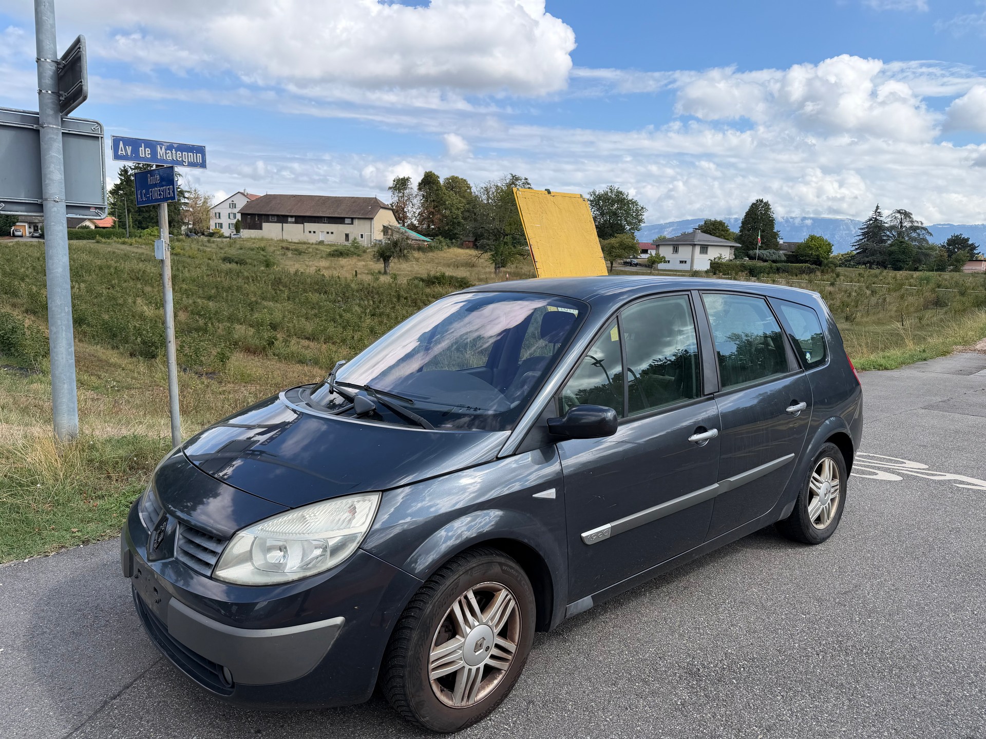 RENAULT Grand Scénic 1.9 dCi Privilège-image-2