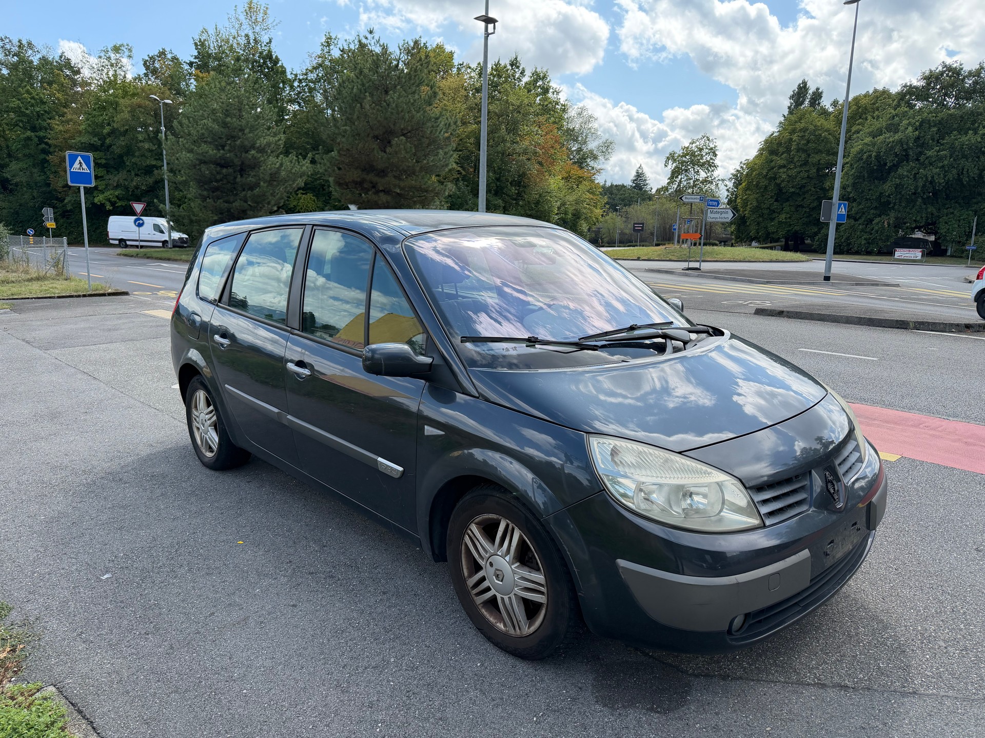 RENAULT Grand Scénic 1.9 dCi Privilège-image-1