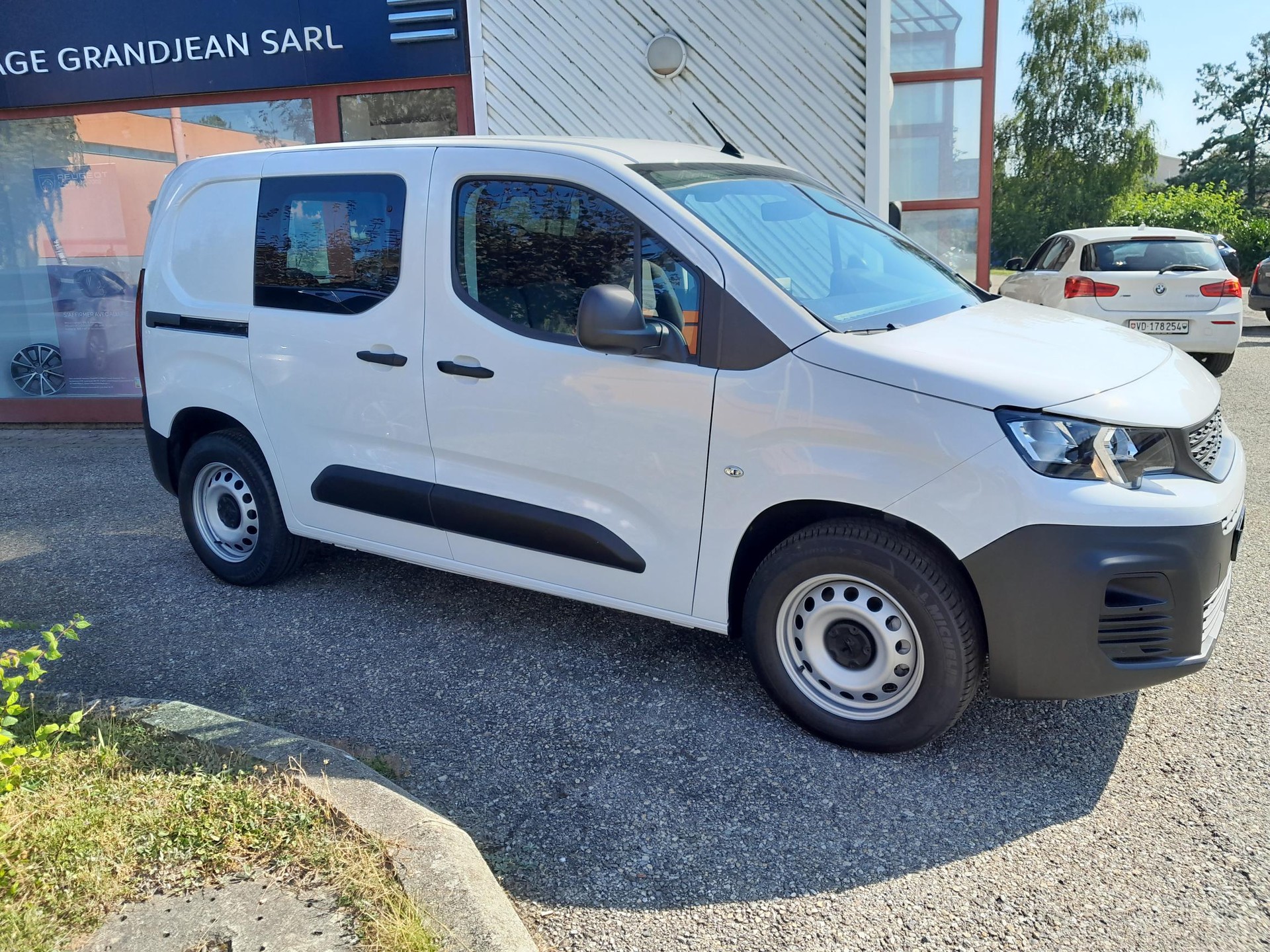 PEUGEOT e-Partner 50kWh Premium-image-2