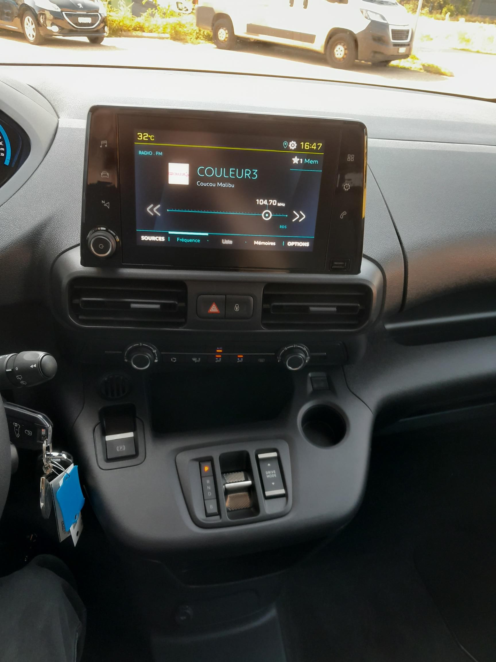 PEUGEOT e-Partner 50kWh Premium-image-12