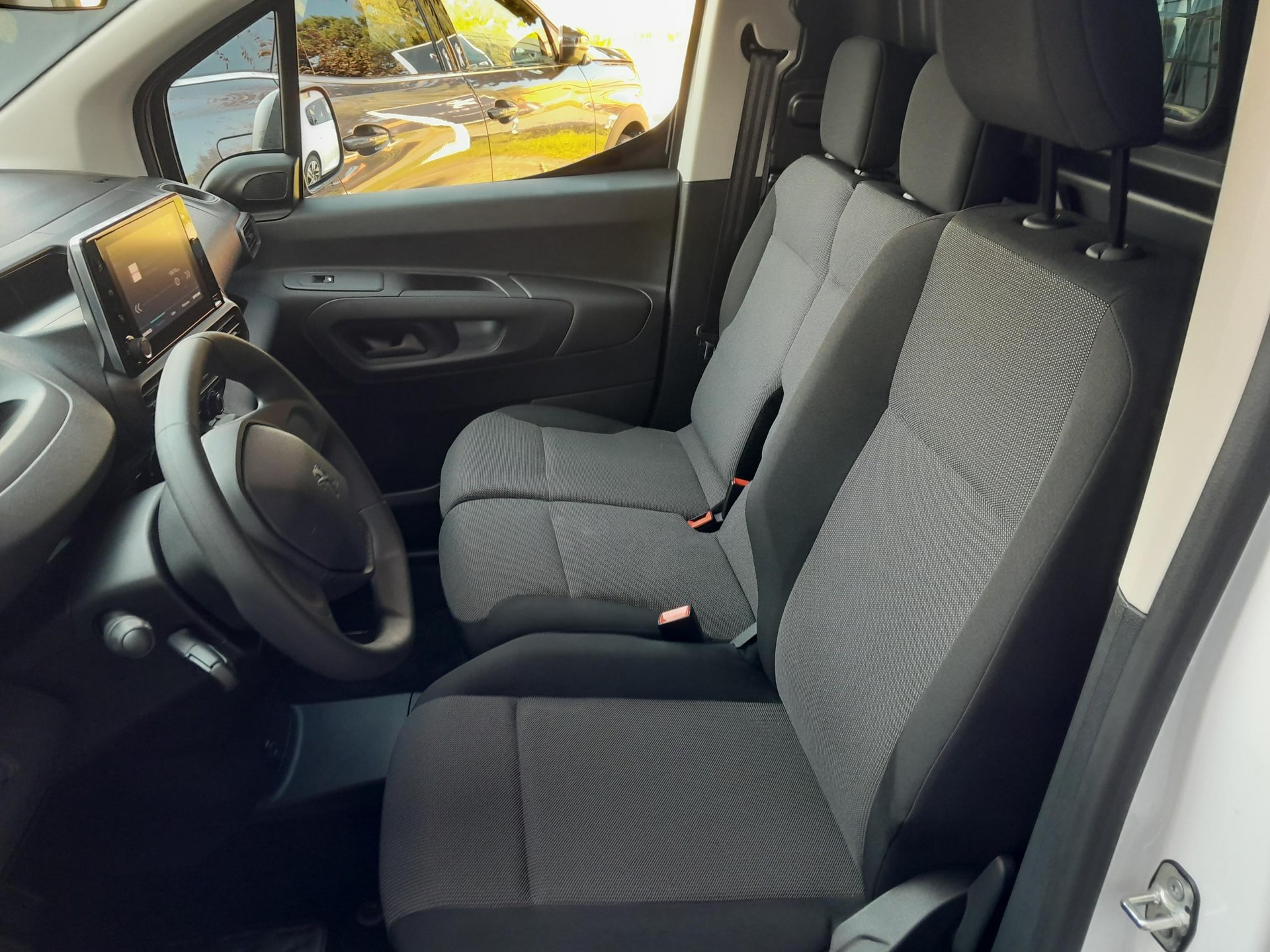 PEUGEOT e-Partner 50kWh Premium-image-14