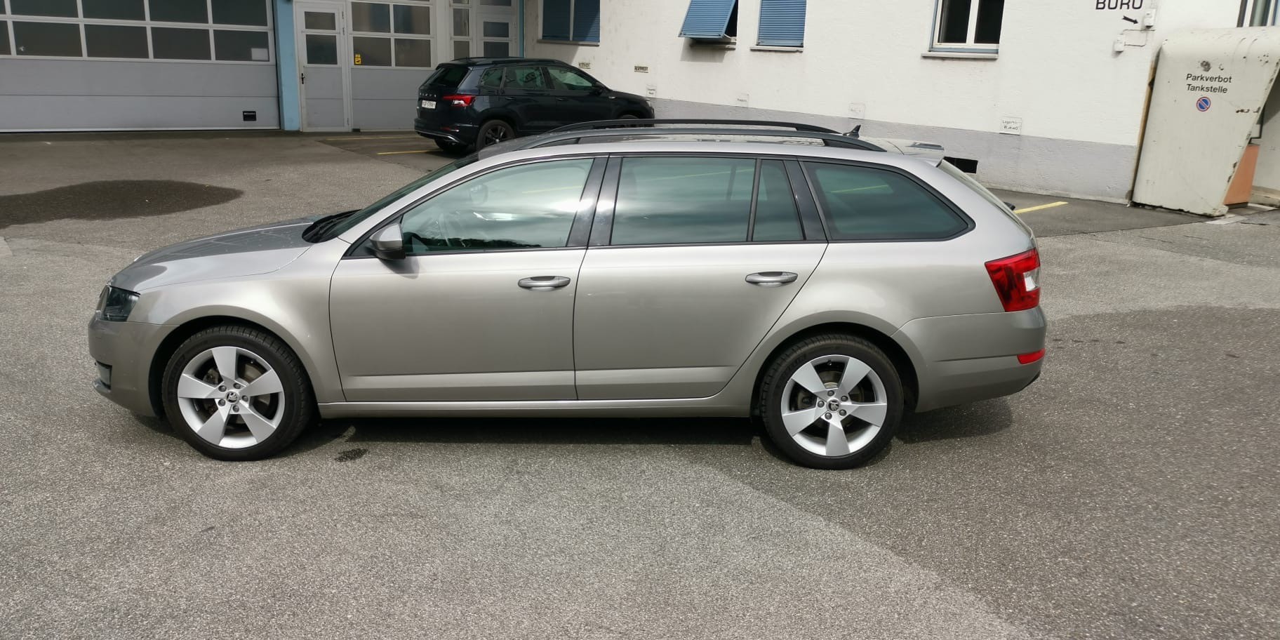 SKODA Octavia Combi 2.0 TDI Elegance 4x4-image-3
