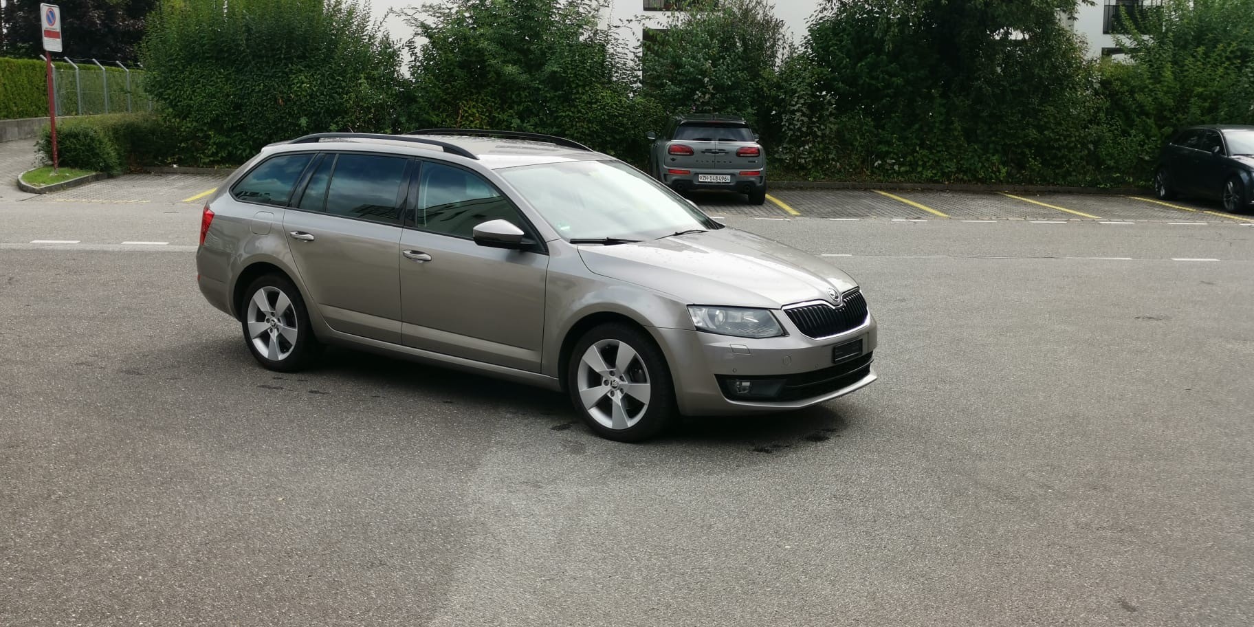 SKODA Octavia Combi 2.0 TDI Elegance 4x4-image-1