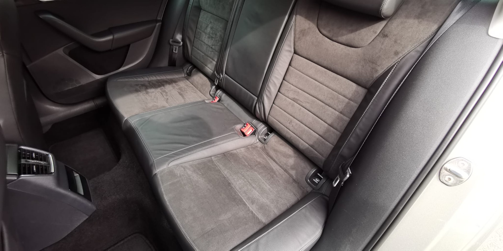 SKODA Octavia Combi 2.0 TDI Elegance 4x4-image-6