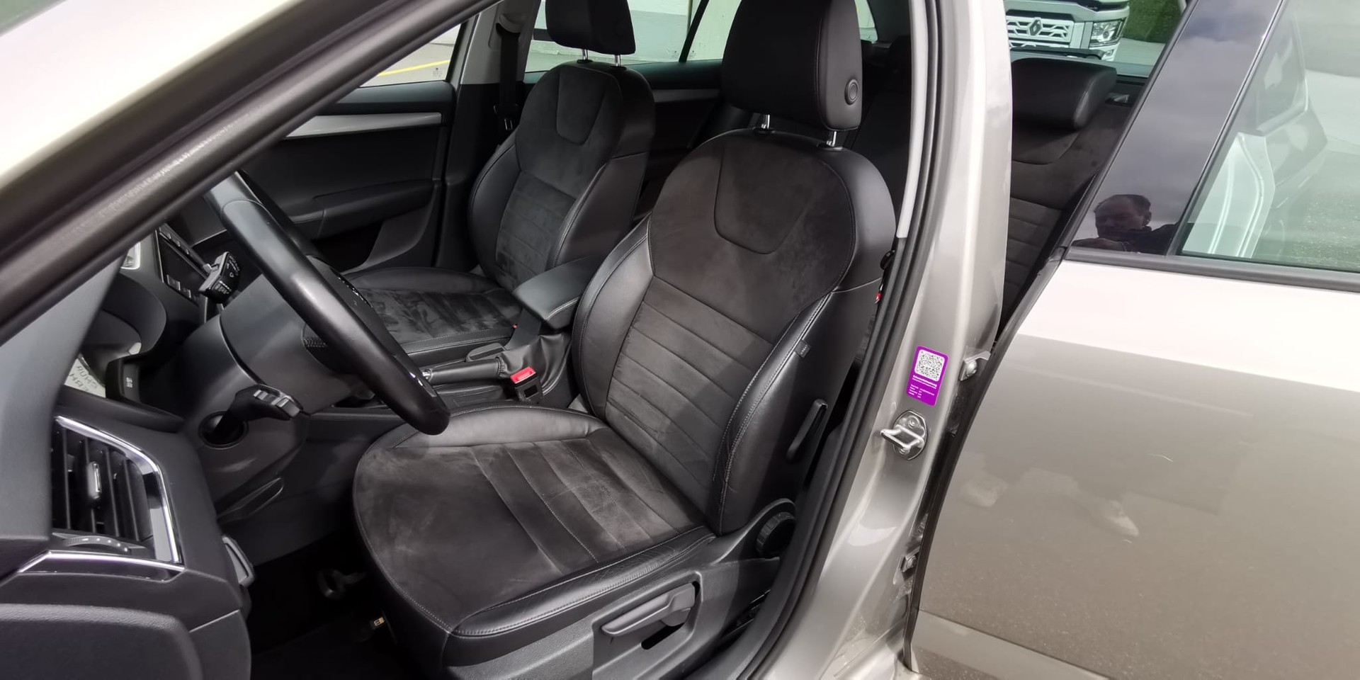 SKODA Octavia Combi 2.0 TDI Elegance 4x4-image-5