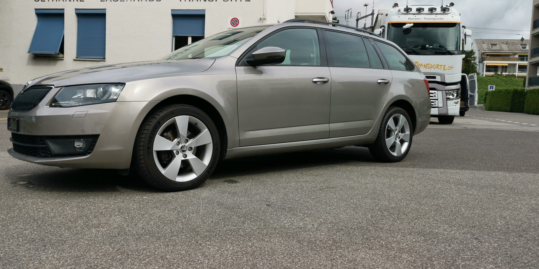 SKODA Octavia Combi 2.0 TDI Elegance 4x4-image-4