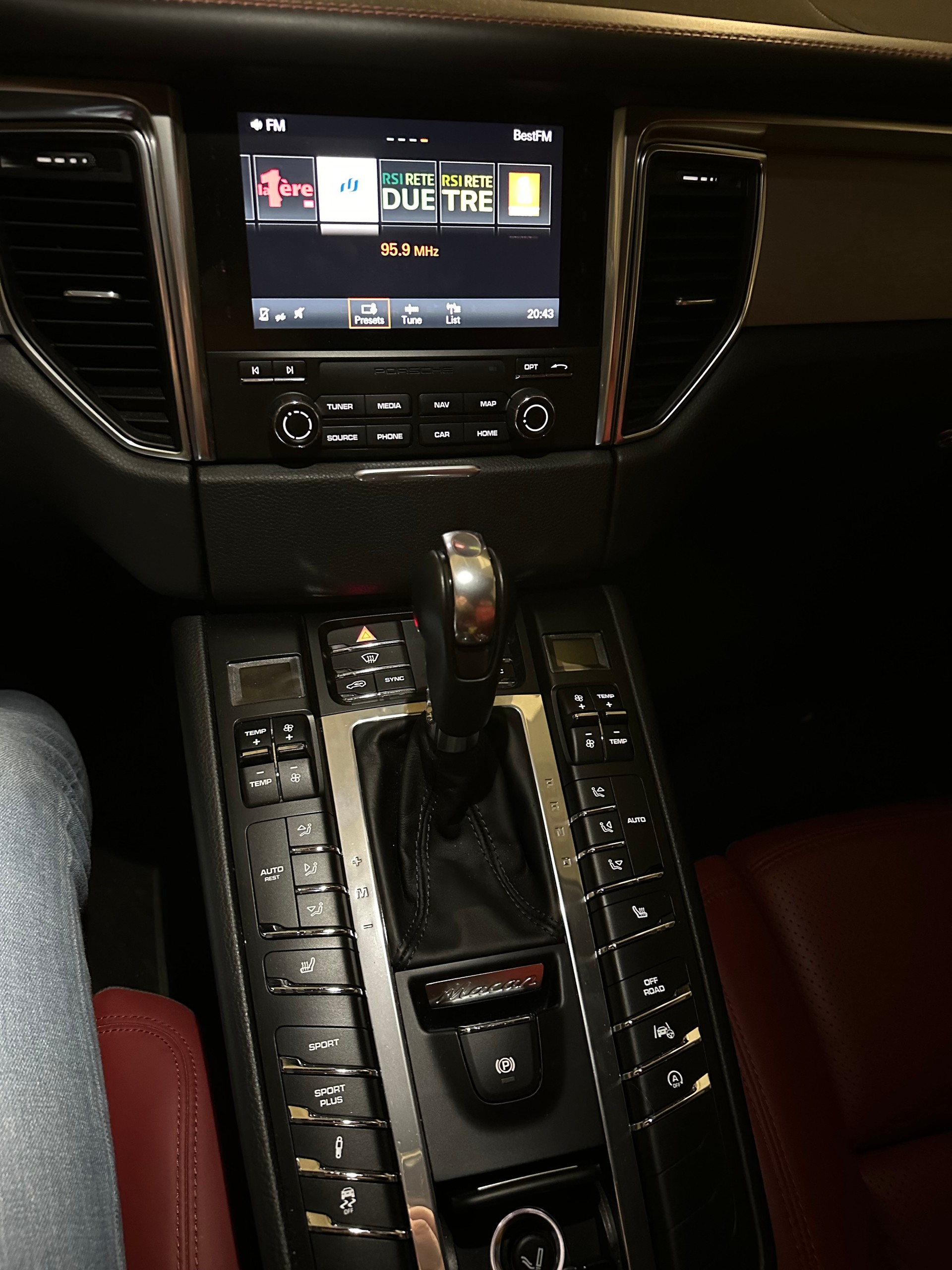 PORSCHE Macan S Diesel PDK-image-1