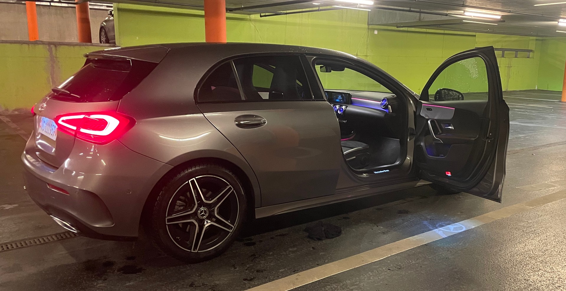 MERCEDES-BENZ A 220 AMG Line 7G-DCT 4Matic-image-4