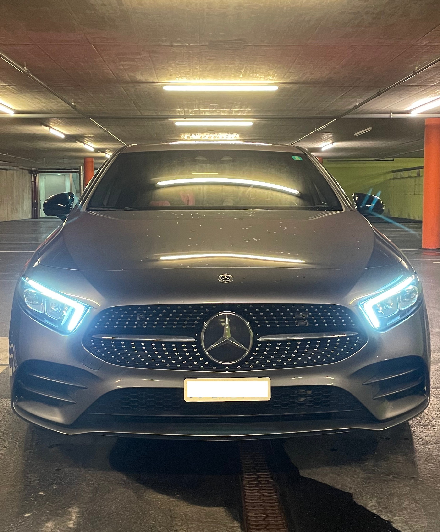 MERCEDES-BENZ A 220 AMG Line 7G-DCT 4Matic-image-2