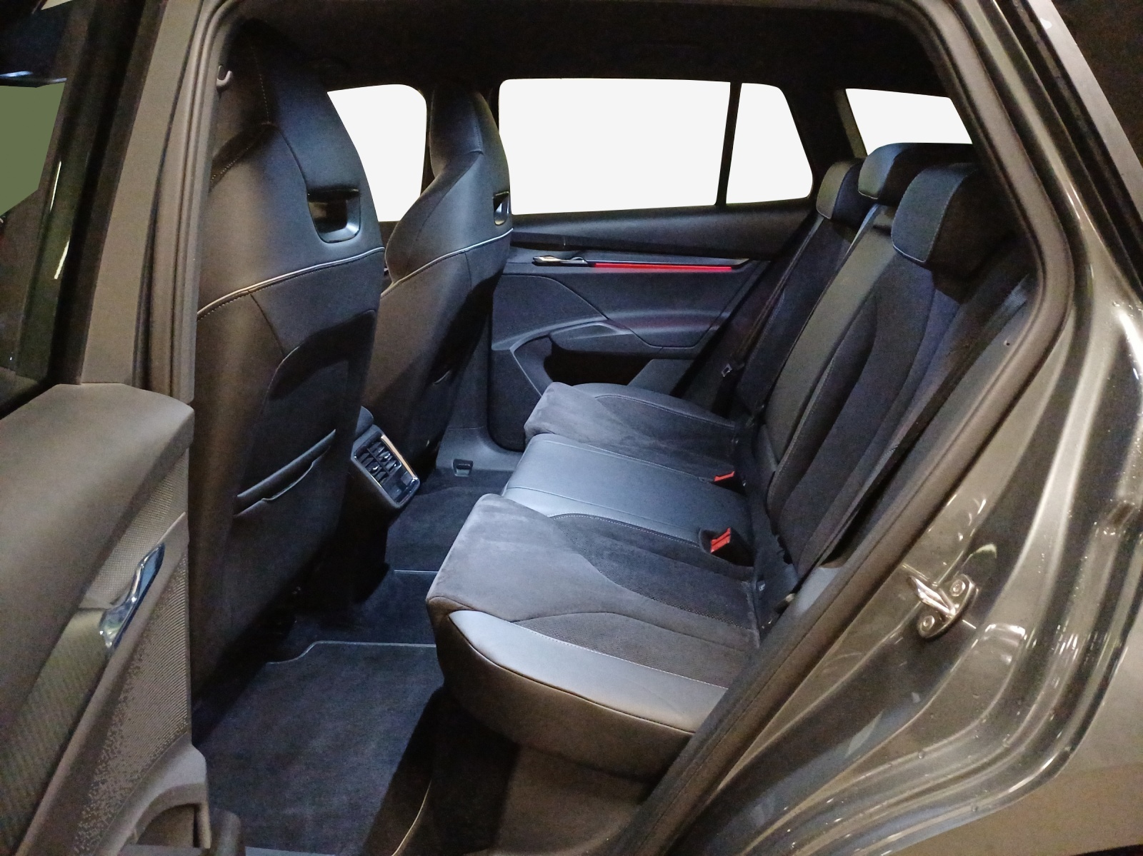 SKODA Enyaq iV 80x SportLine-image-12