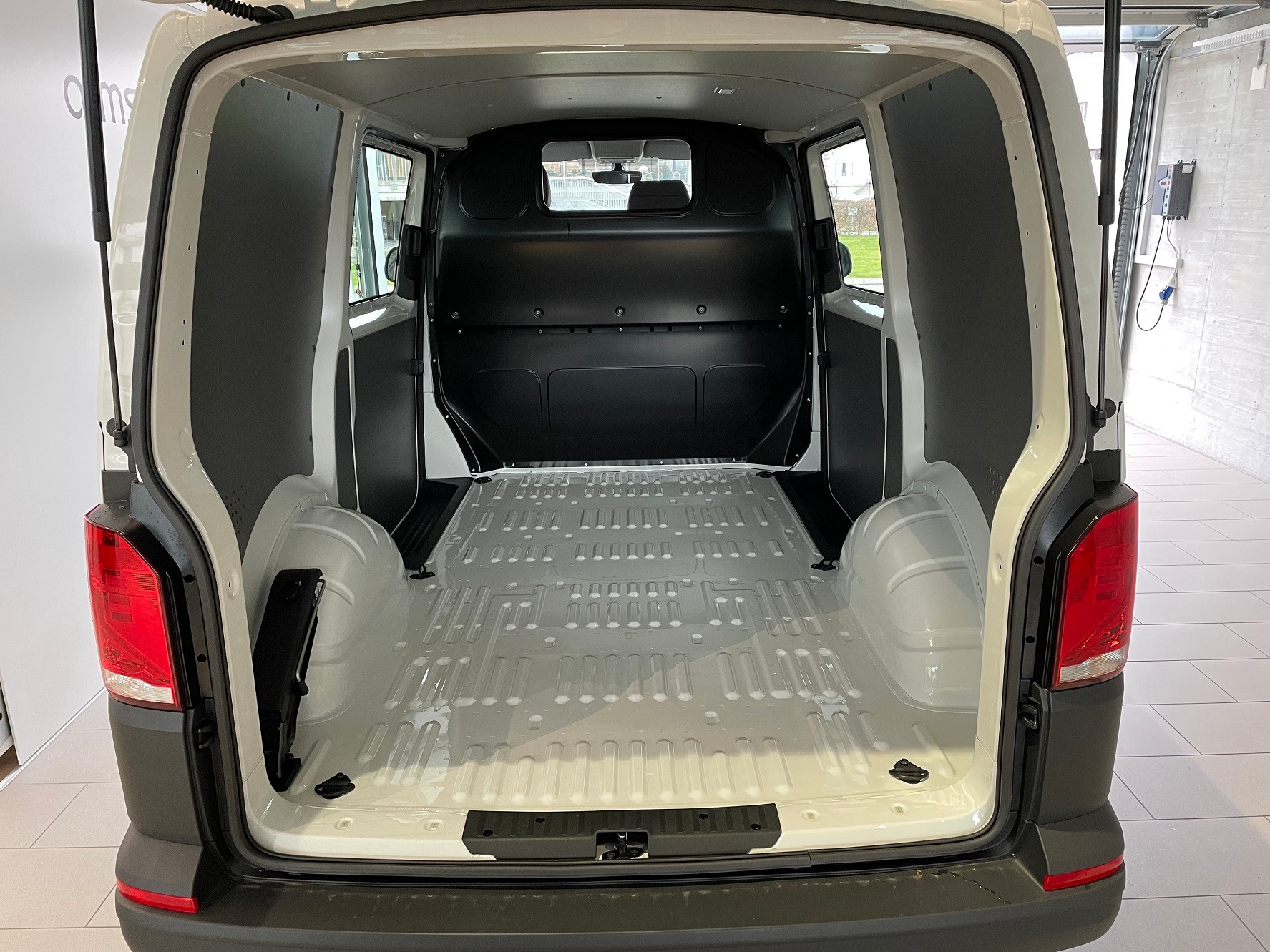 VW T6.1 2.0 TDI-image-5