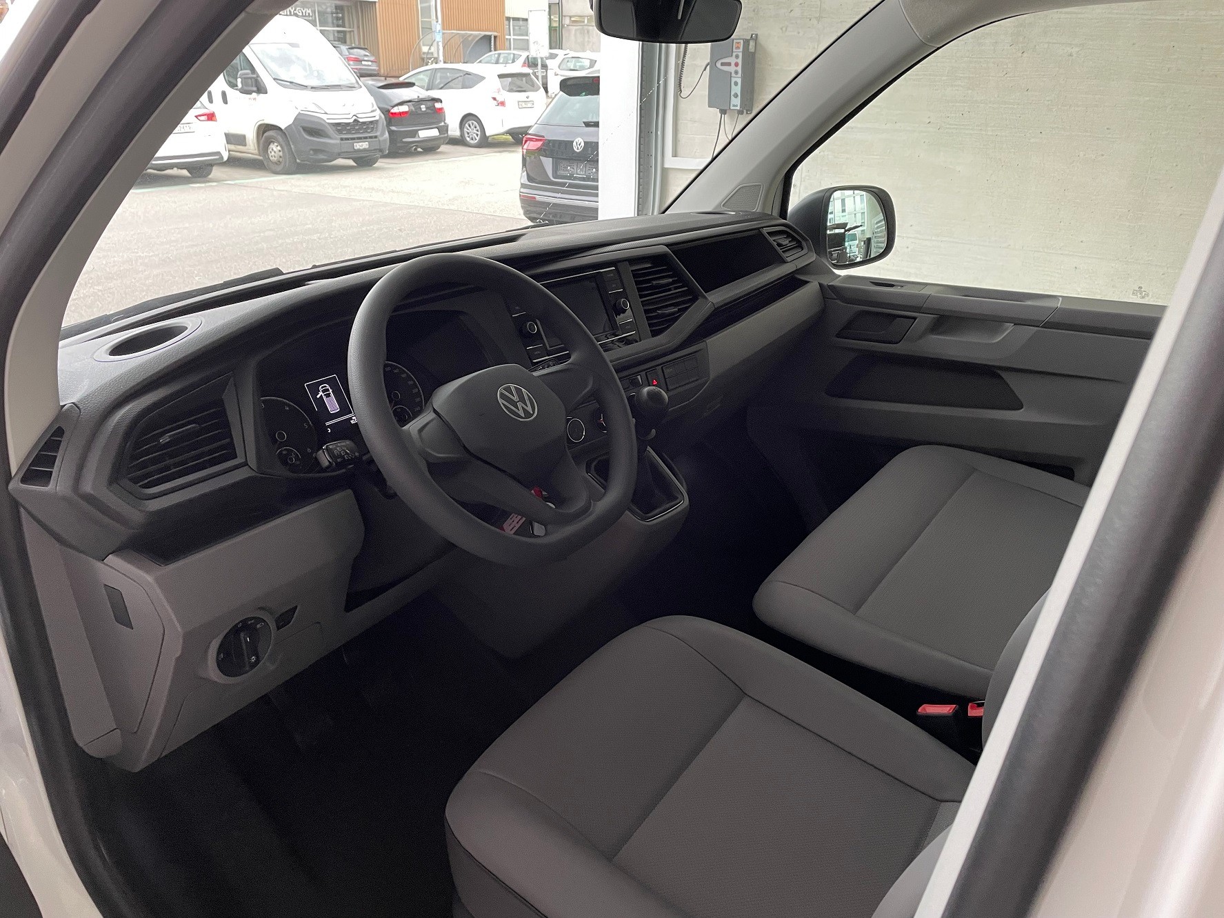 VW T6.1 2.0 TDI-image-2