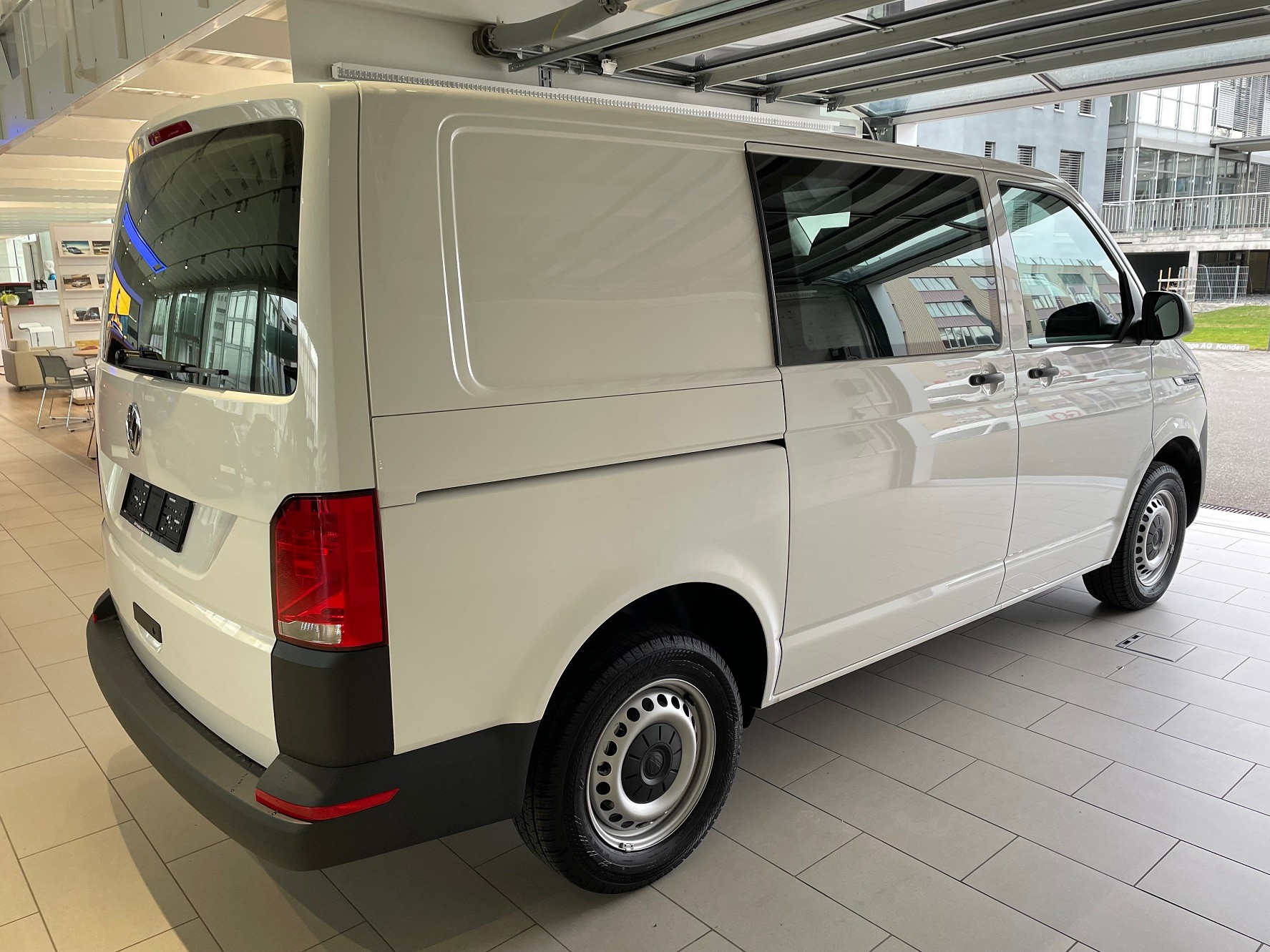 VW T6.1 2.0 TDI-image-1