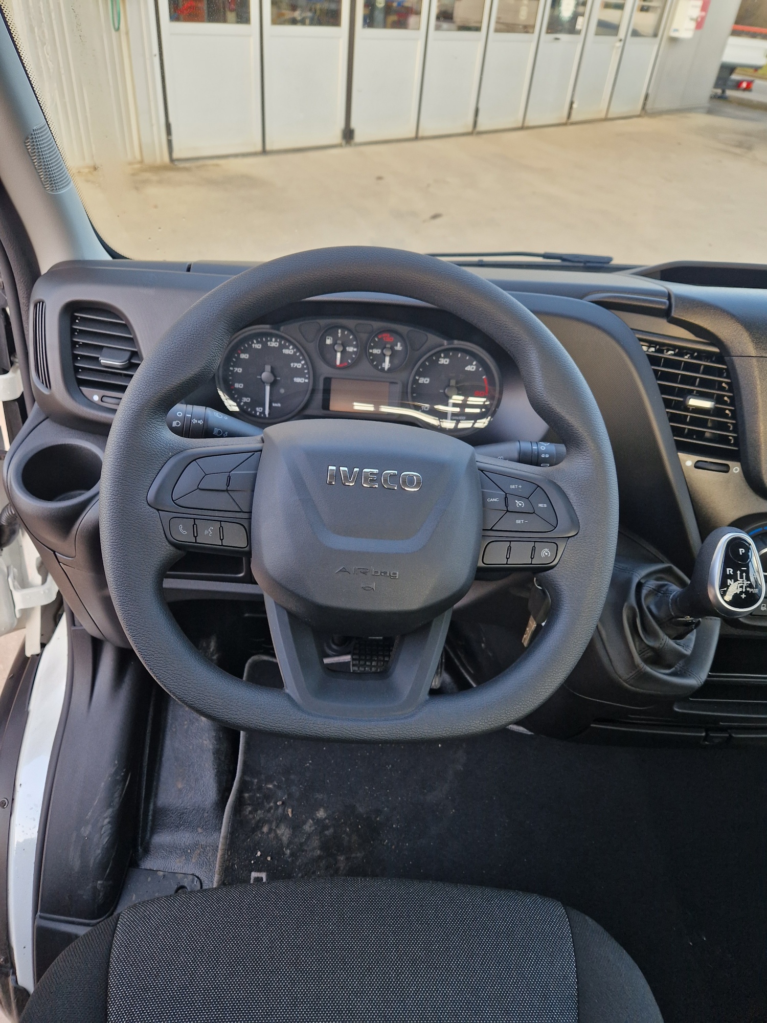 IVECO 35 C 18H A8-image-2