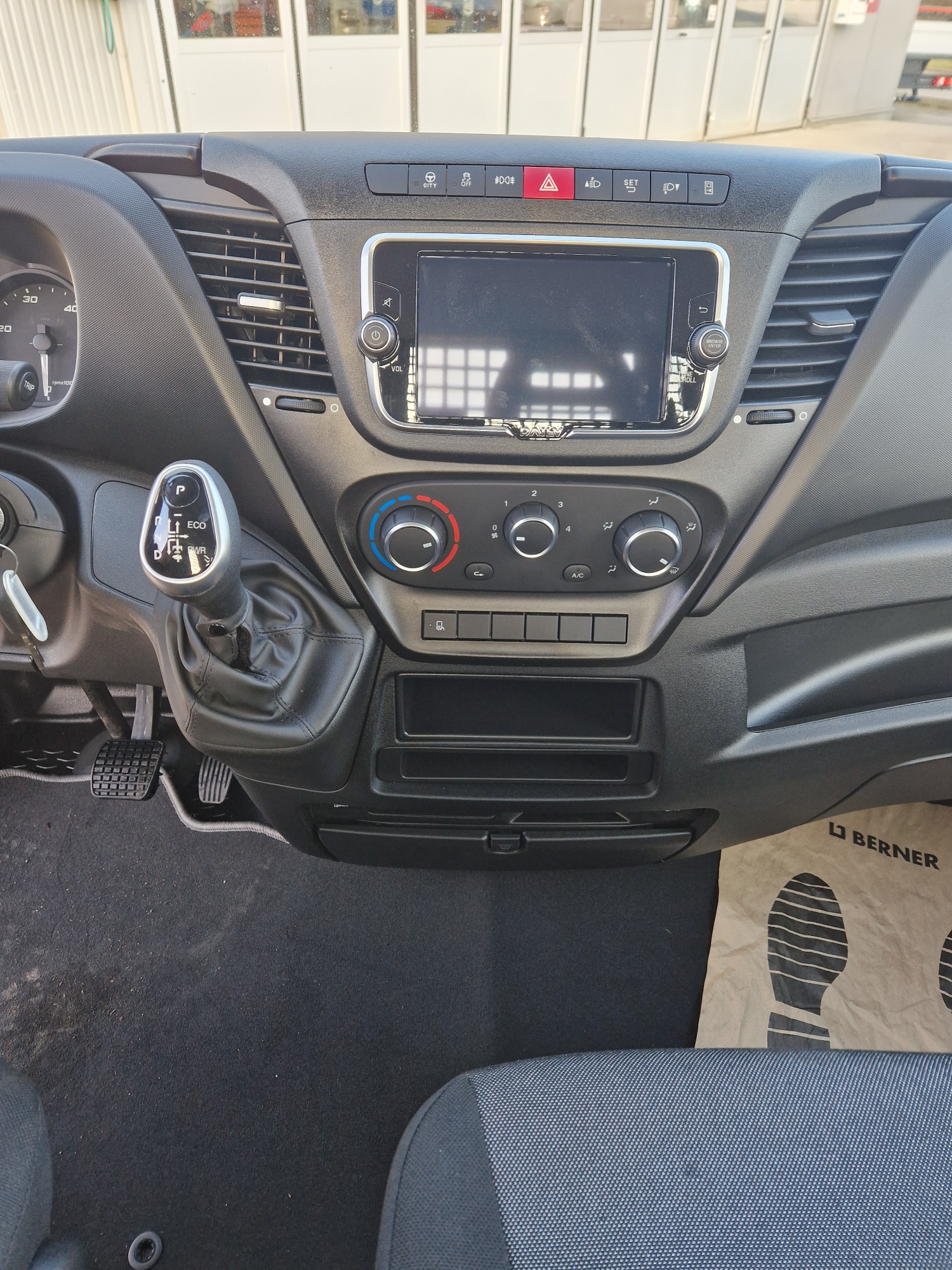 IVECO 35 C 18H A8-image-3