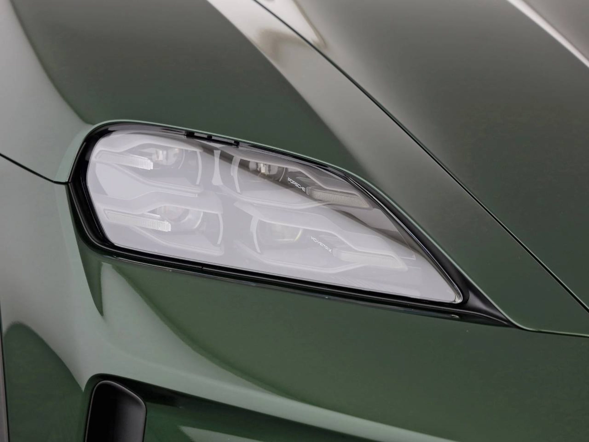 PORSCHE Taycan 4S Cross Turismo-image-19