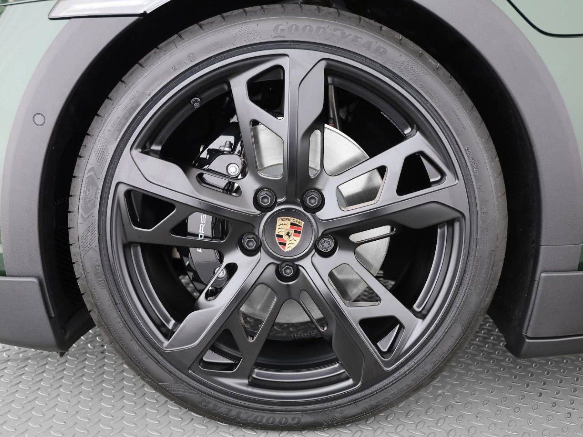 PORSCHE Taycan 4S Cross Turismo-image-7