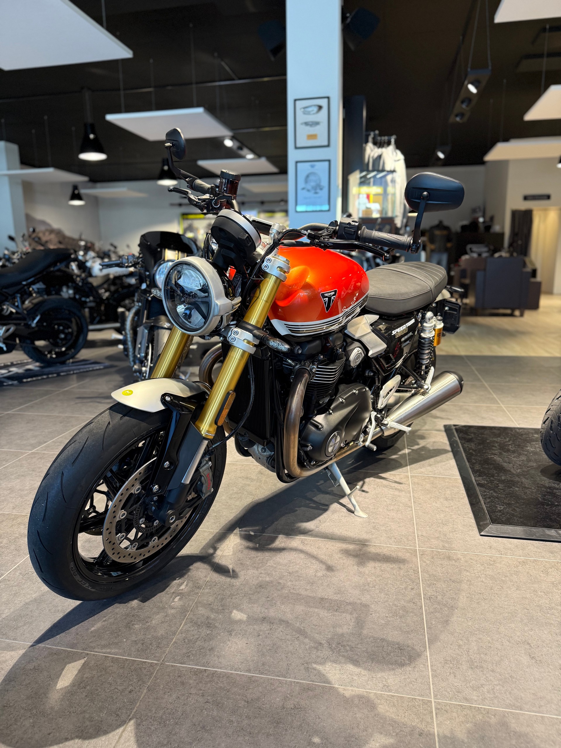 TRIUMPH Speed Twin 1200 RS-showroom-element-2