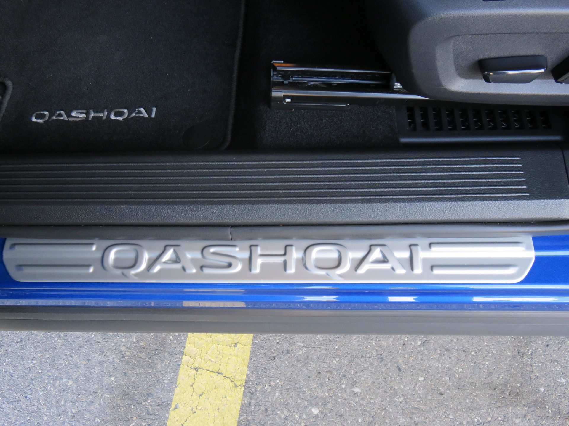 NISSAN Qashqai 1.3 DIG-T MHEV Tekna+ Xtronic 4x4-image-13