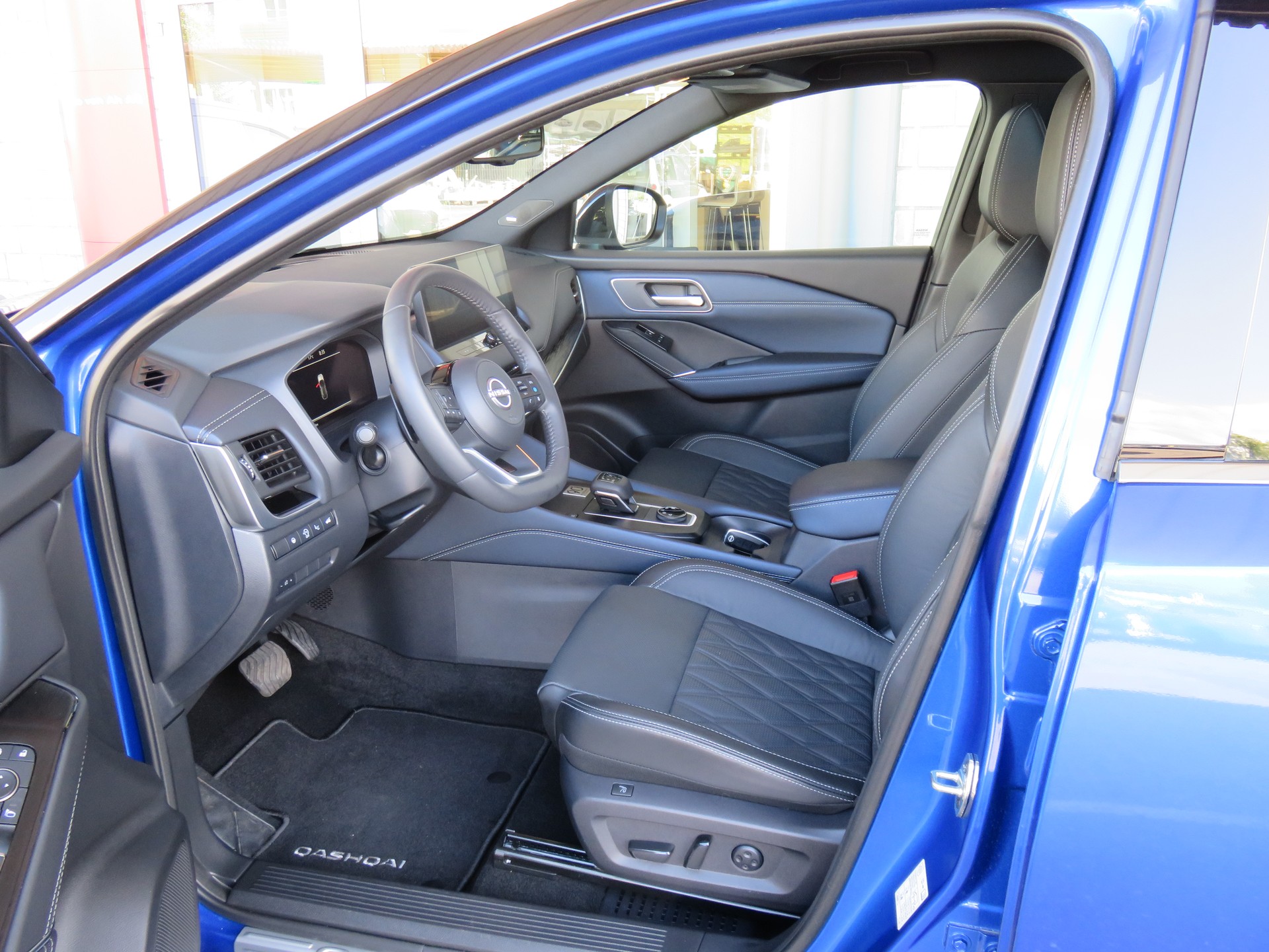 NISSAN Qashqai 1.3 DIG-T MHEV Tekna+ Xtronic 4x4-image-12