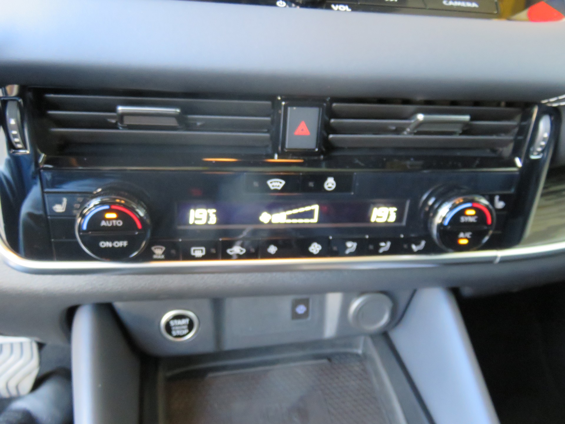 NISSAN Qashqai 1.3 DIG-T MHEV Tekna+ Xtronic 4x4-image-19
