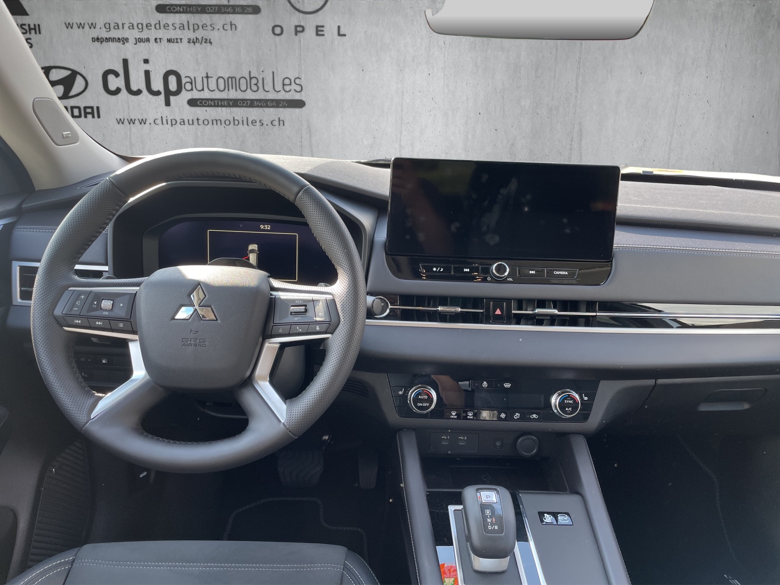 MITSUBISHI Outlander 2.4 PHEV Intense 4x4-image-8