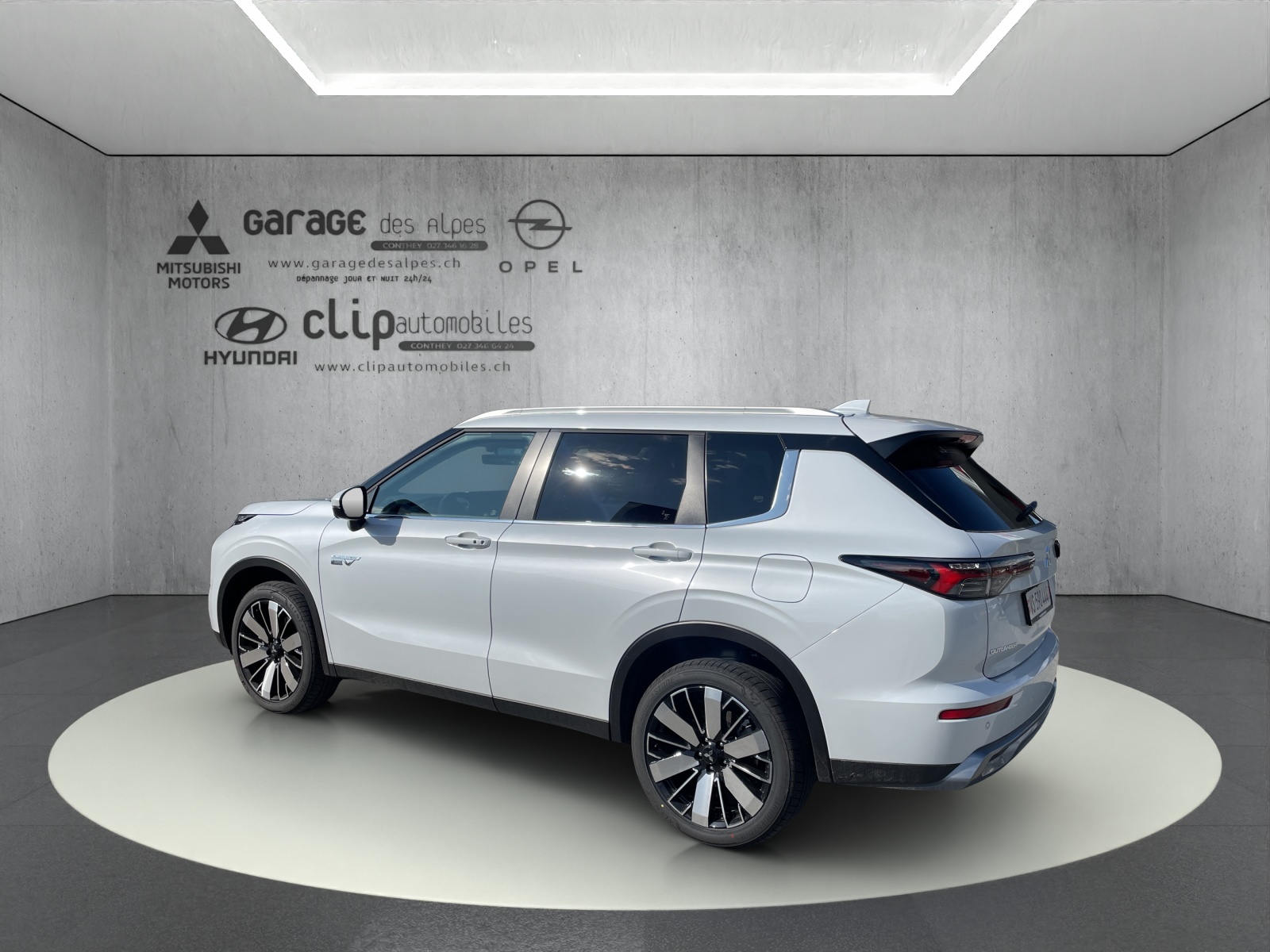 MITSUBISHI Outlander 2.4 PHEV Intense 4x4-showroom-element-3