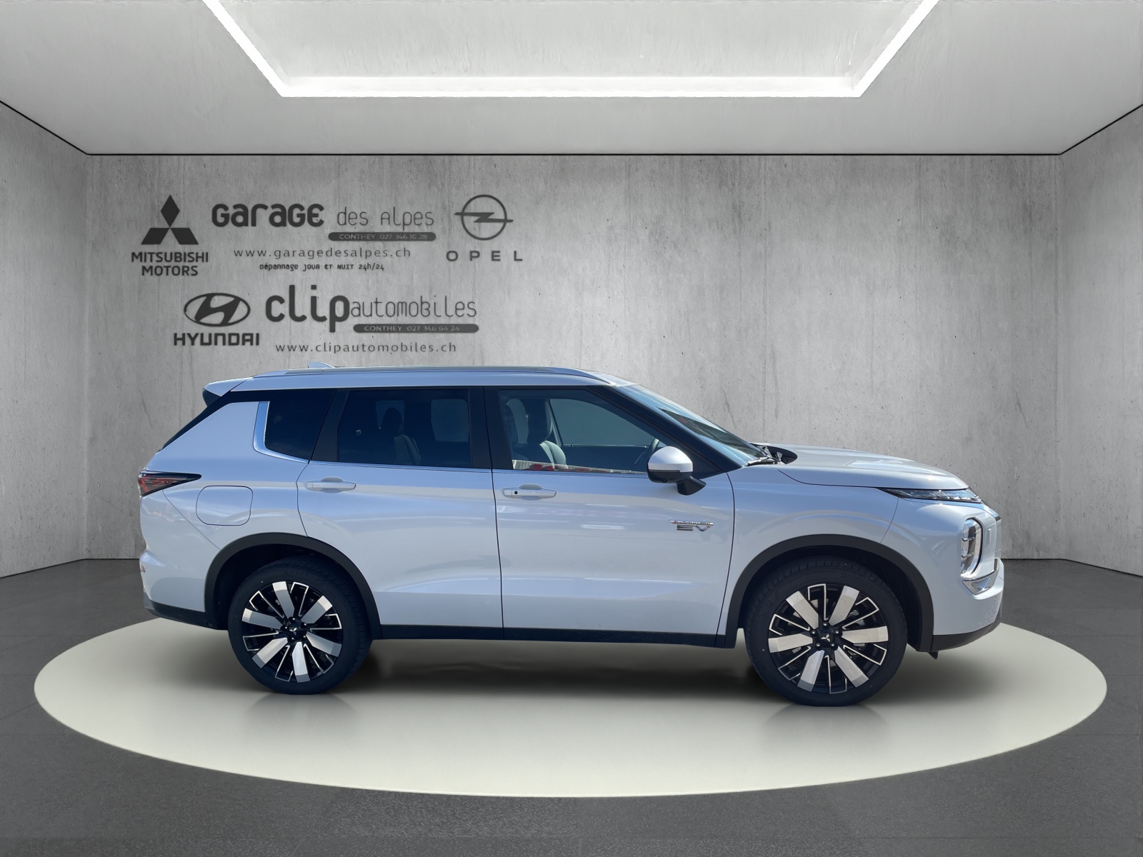 MITSUBISHI Outlander 2.4 PHEV Intense 4x4-image-6
