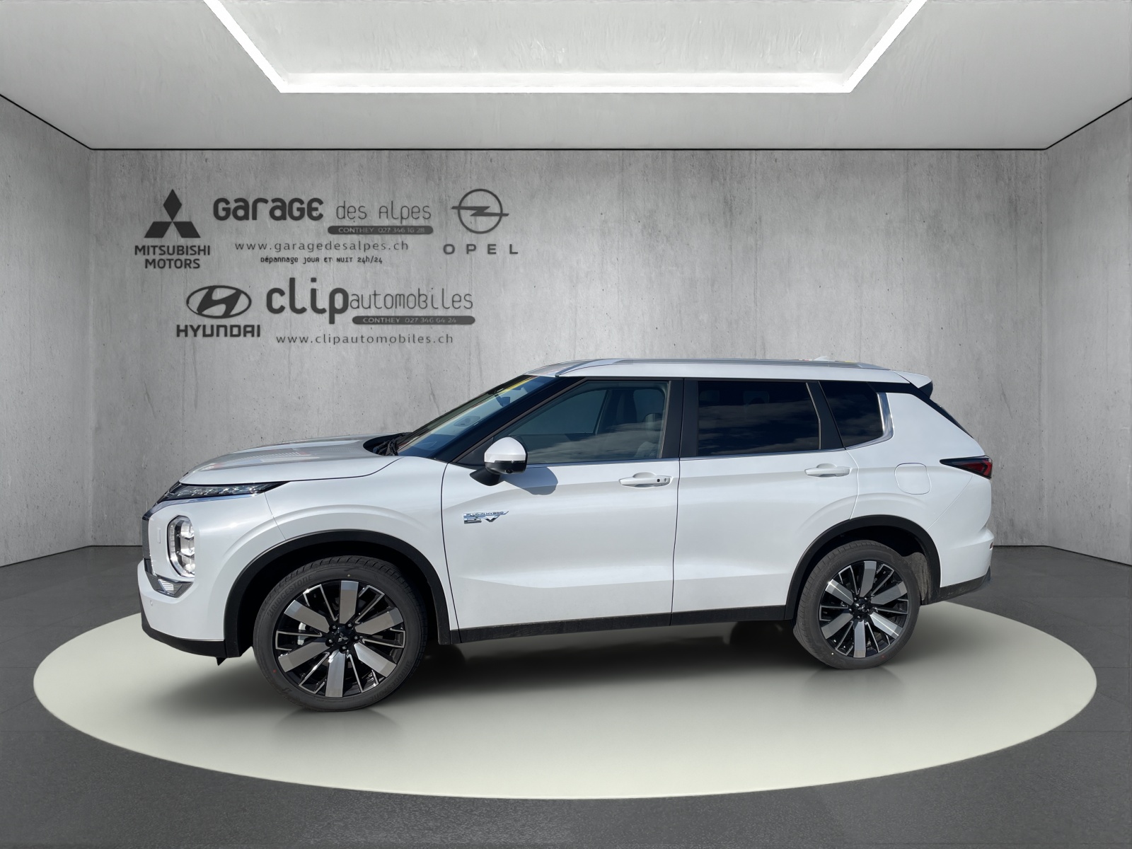 MITSUBISHI Outlander 2.4 PHEV Intense 4x4-showroom-element-2
