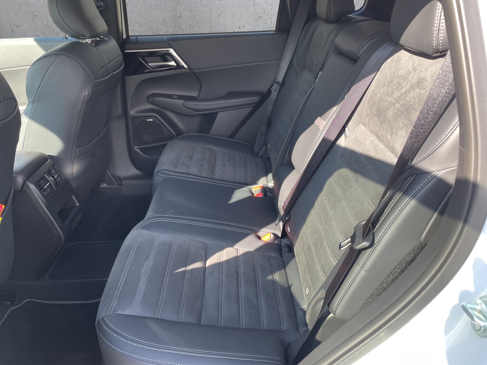 MITSUBISHI Outlander 2.4 PHEV Intense 4x4-image-10