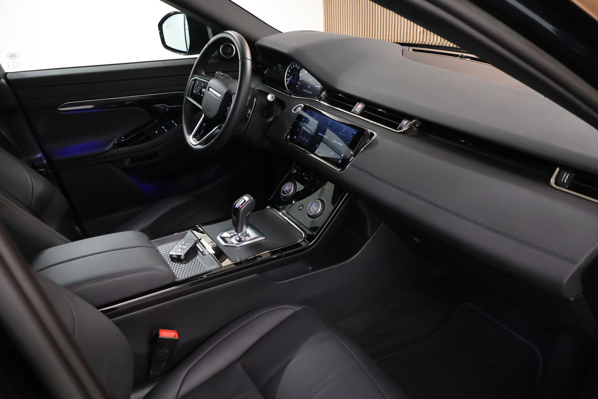 LAND ROVER Range Rover Evoque R-Dynamic D 200 MHEV SE AT9-image-15