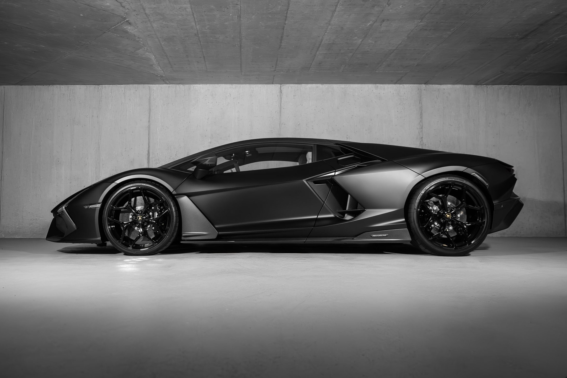 LAMBORGHINI REVUELTO Full Carbon-showroom-element-1