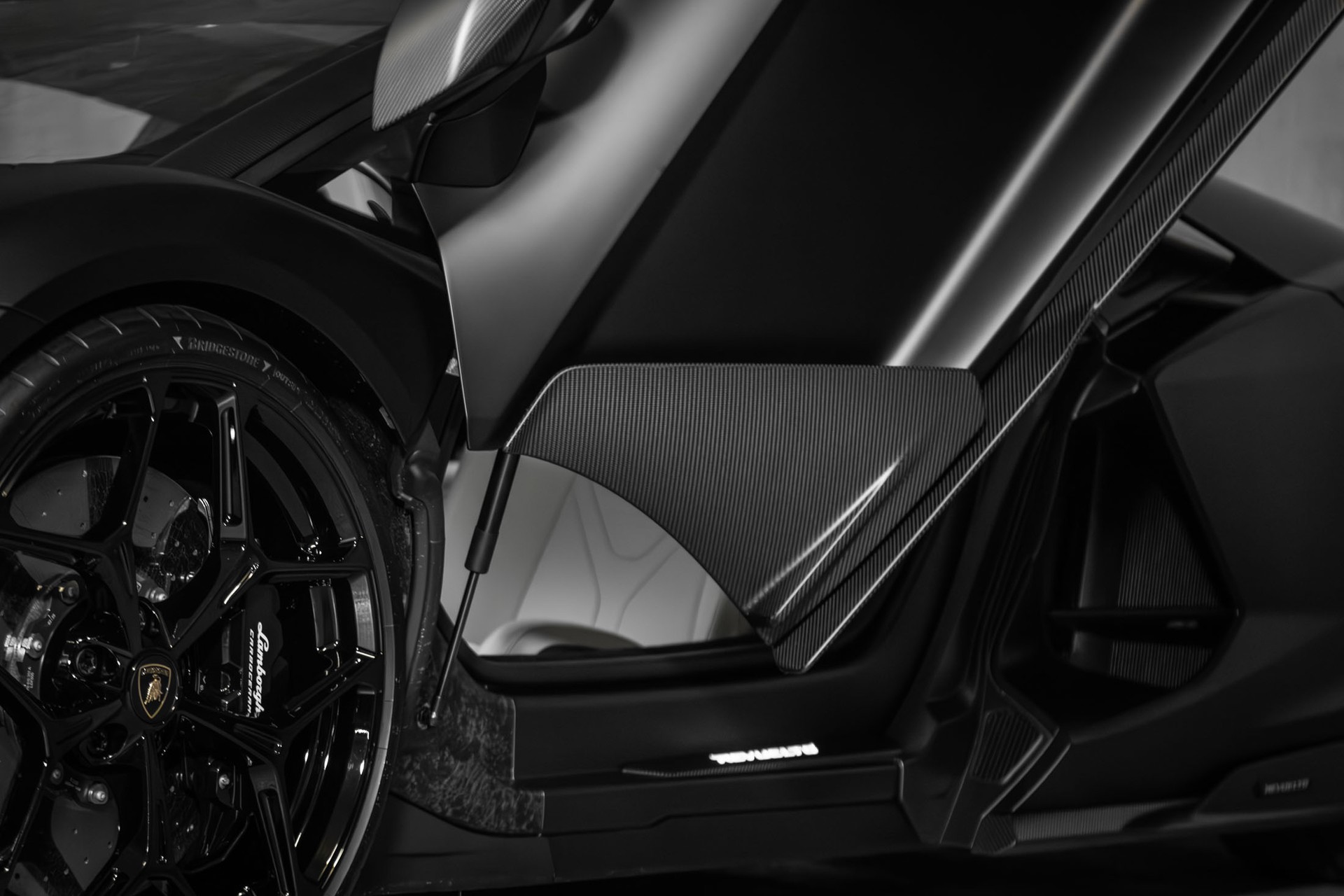 LAMBORGHINI REVUELTO Full Carbon-image-7