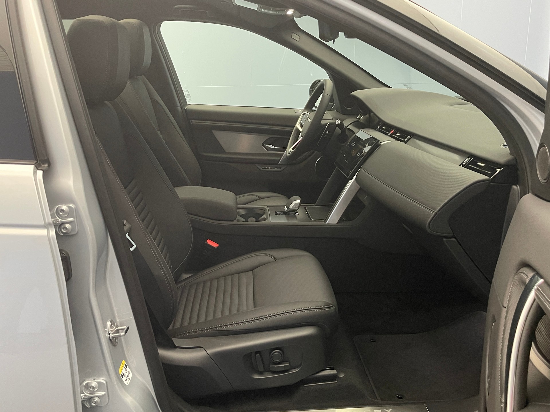 LAND ROVER Discovery Sport 1.5 T 270e Dynamic SE-image-7