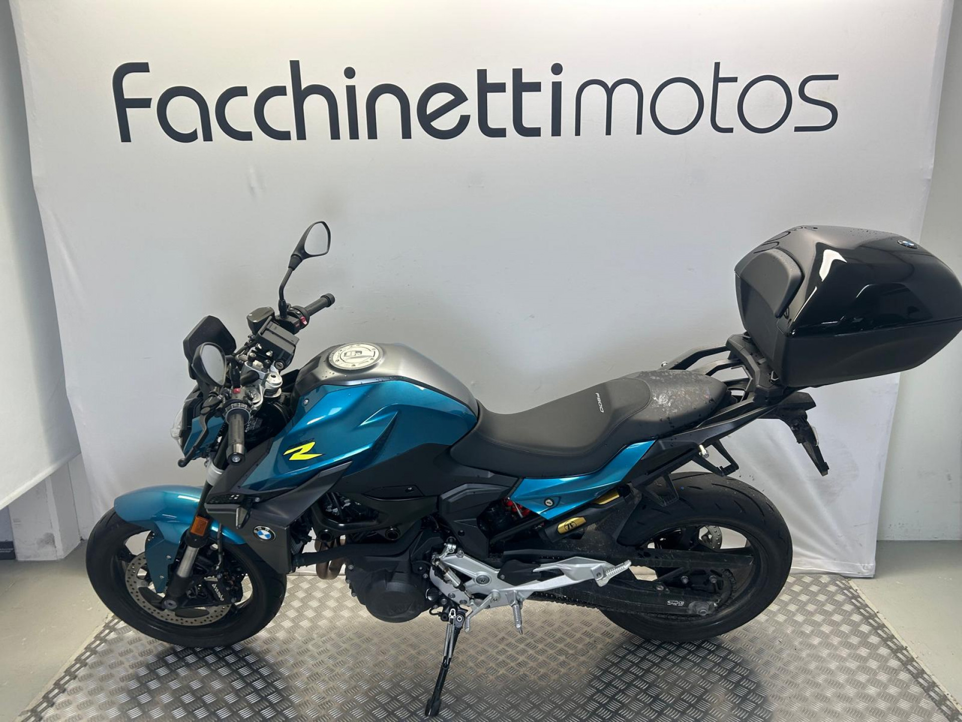 BMW F 900 R-showroom-element-1