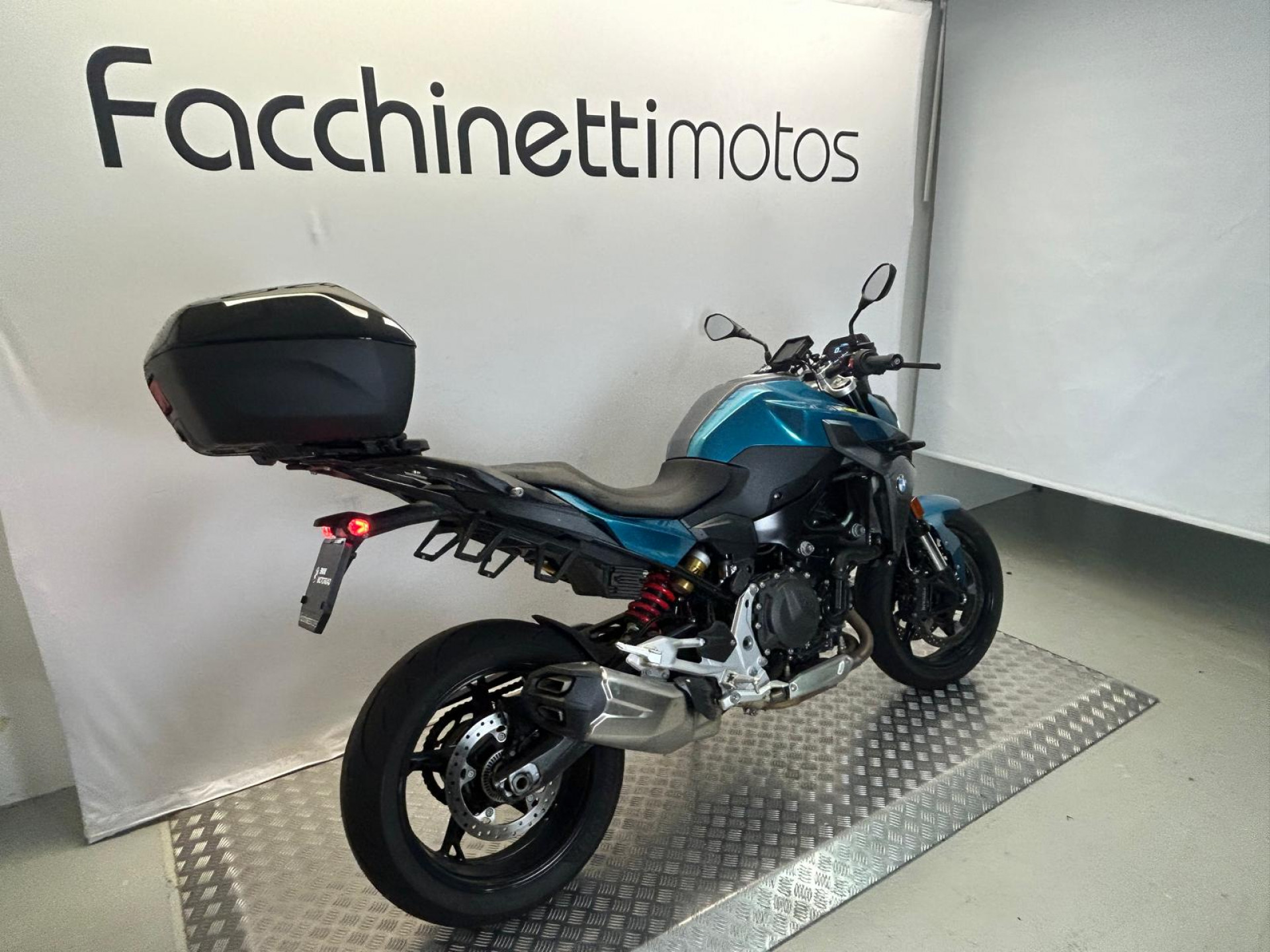 BMW F 900 R-showroom-element-2