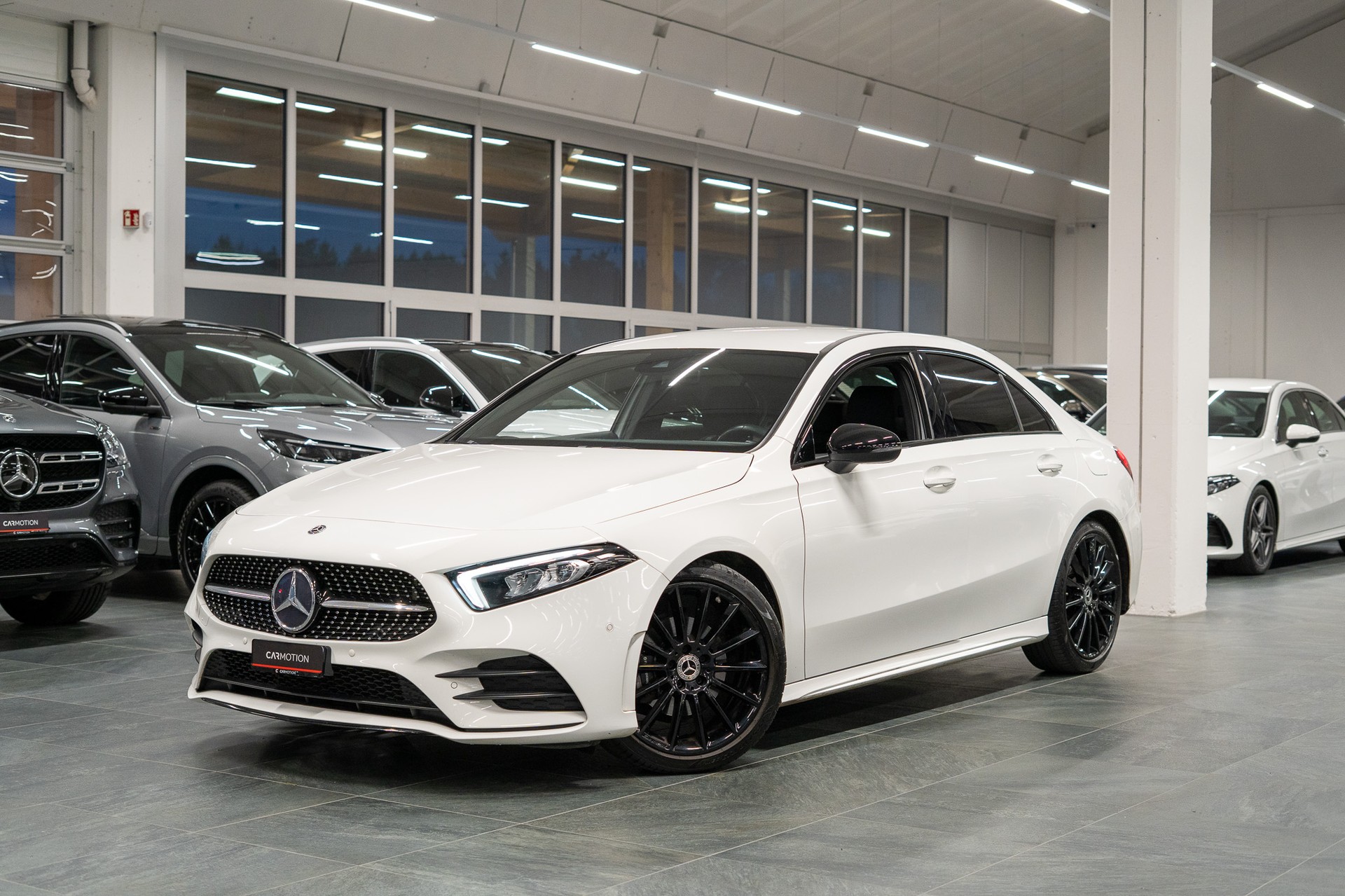 MERCEDES-BENZ A 180 d AMG Line Limousine / Rückfahrkamera / Ambientebeleuchtung / Sitzheizung-image-0