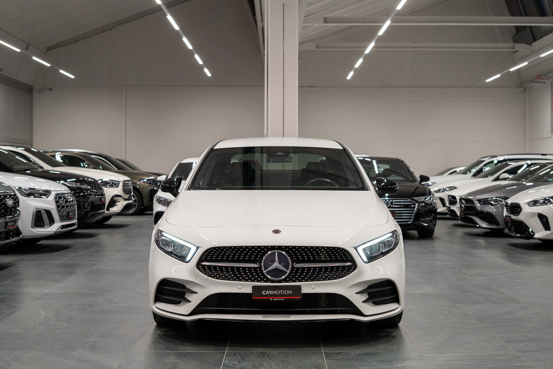 MERCEDES-BENZ A 180 d AMG Line Limousine / Rückfahrkamera / Ambientebeleuchtung / Sitzheizung-image-1
