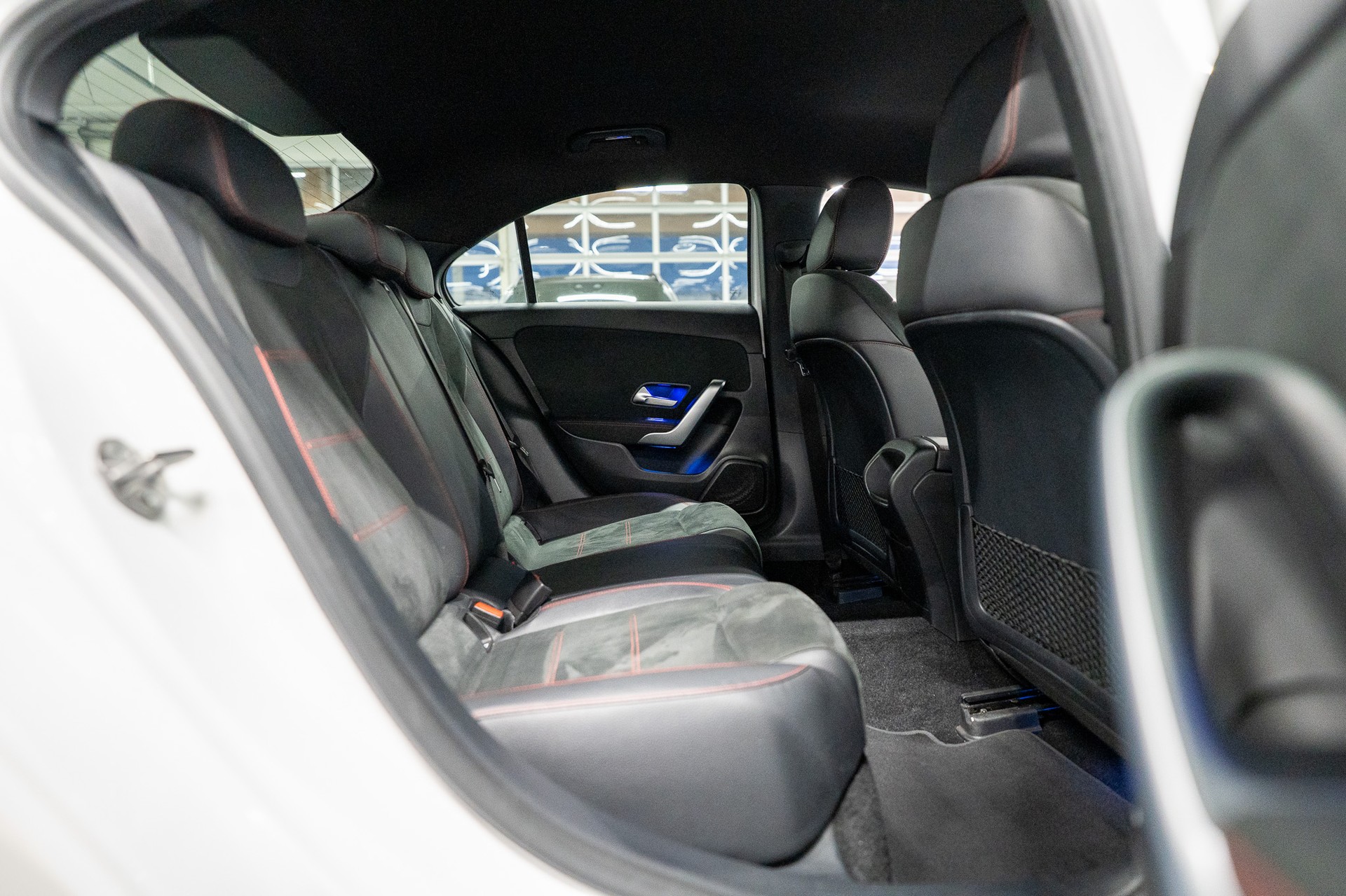 MERCEDES-BENZ A 180 d AMG Line Limousine / Rückfahrkamera / Ambientebeleuchtung / Sitzheizung-image-12