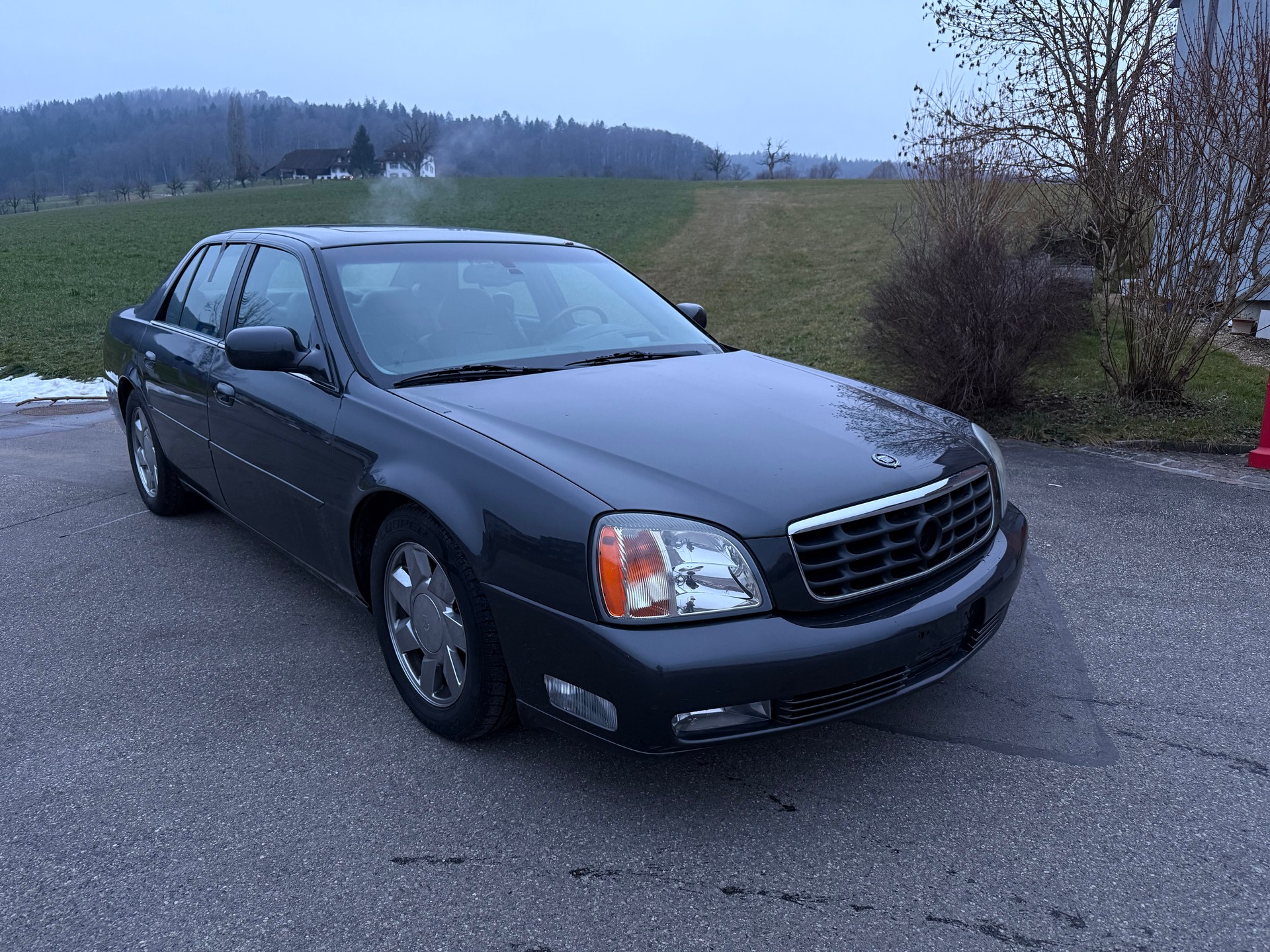 CADILLAC DTS-image-1