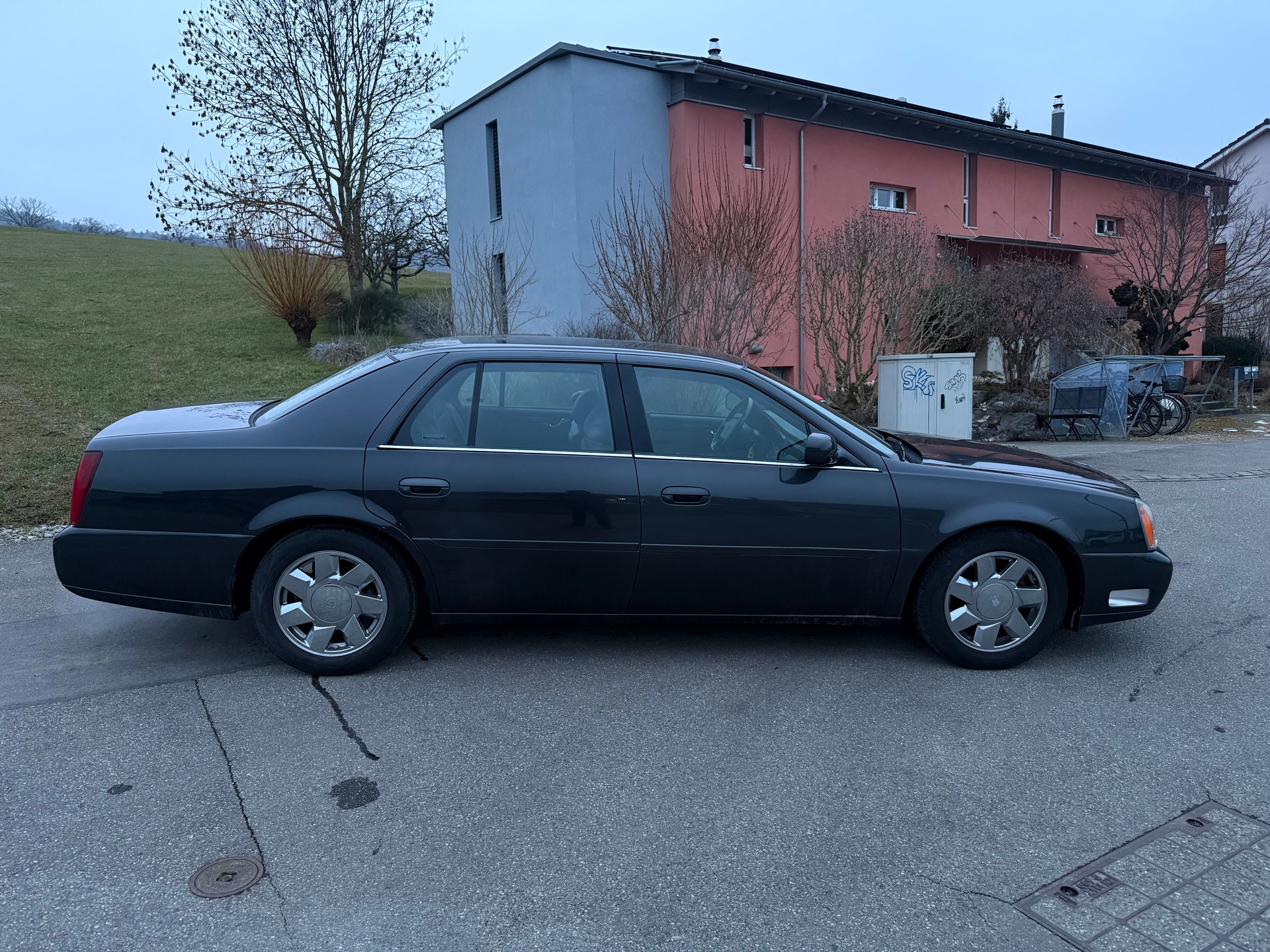 CADILLAC DTS-image-2