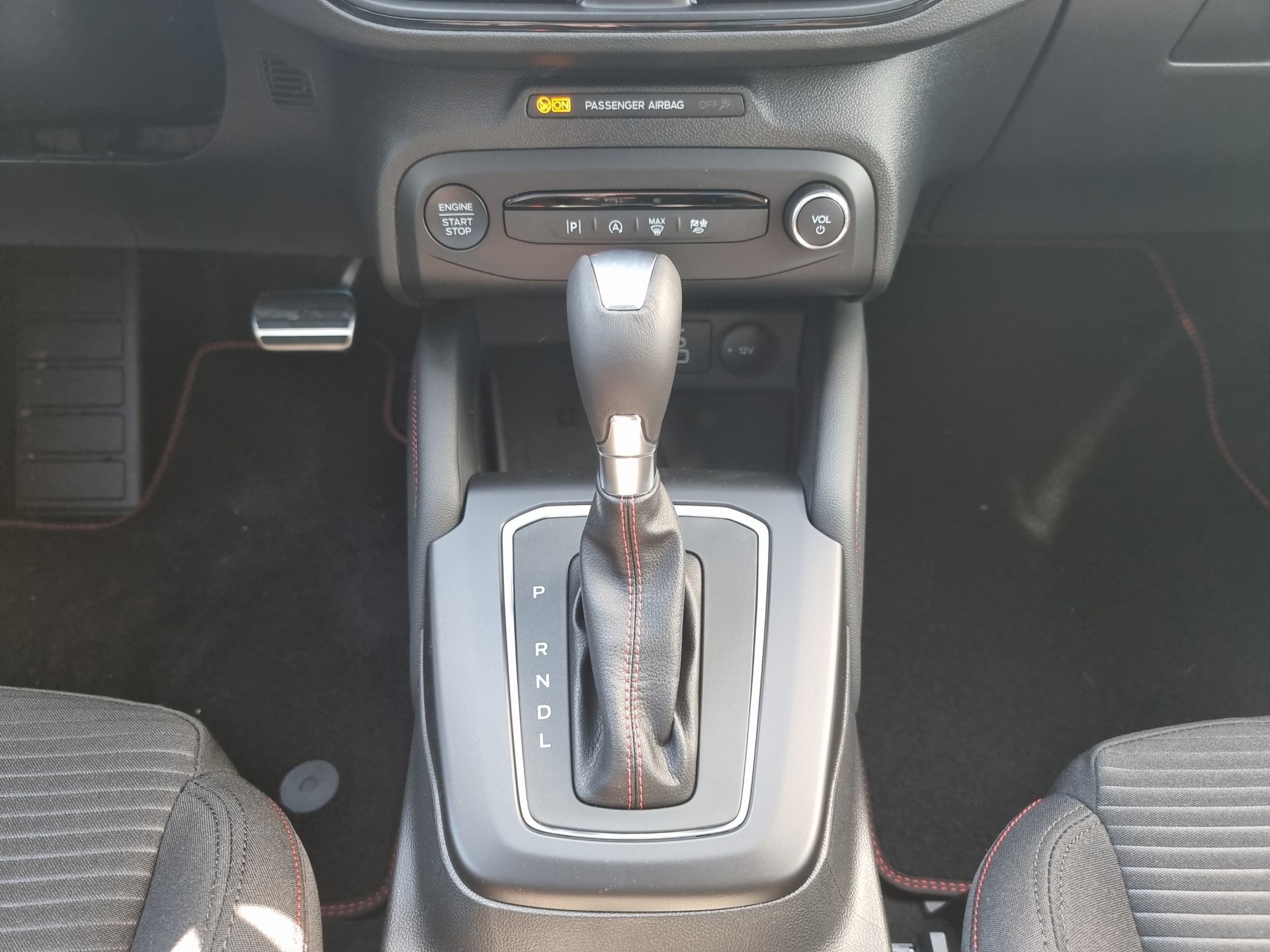 FORD Focus Station Wagon 1.0i EcoB Hybrid 155 ST-Line X-image-8