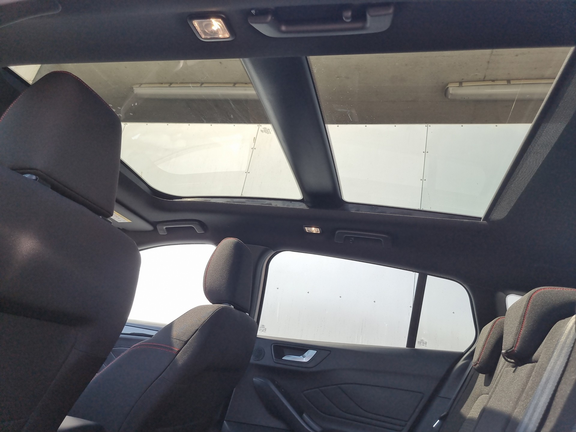 FORD Focus Station Wagon 1.0i EcoB Hybrid 155 ST-Line X-image-12