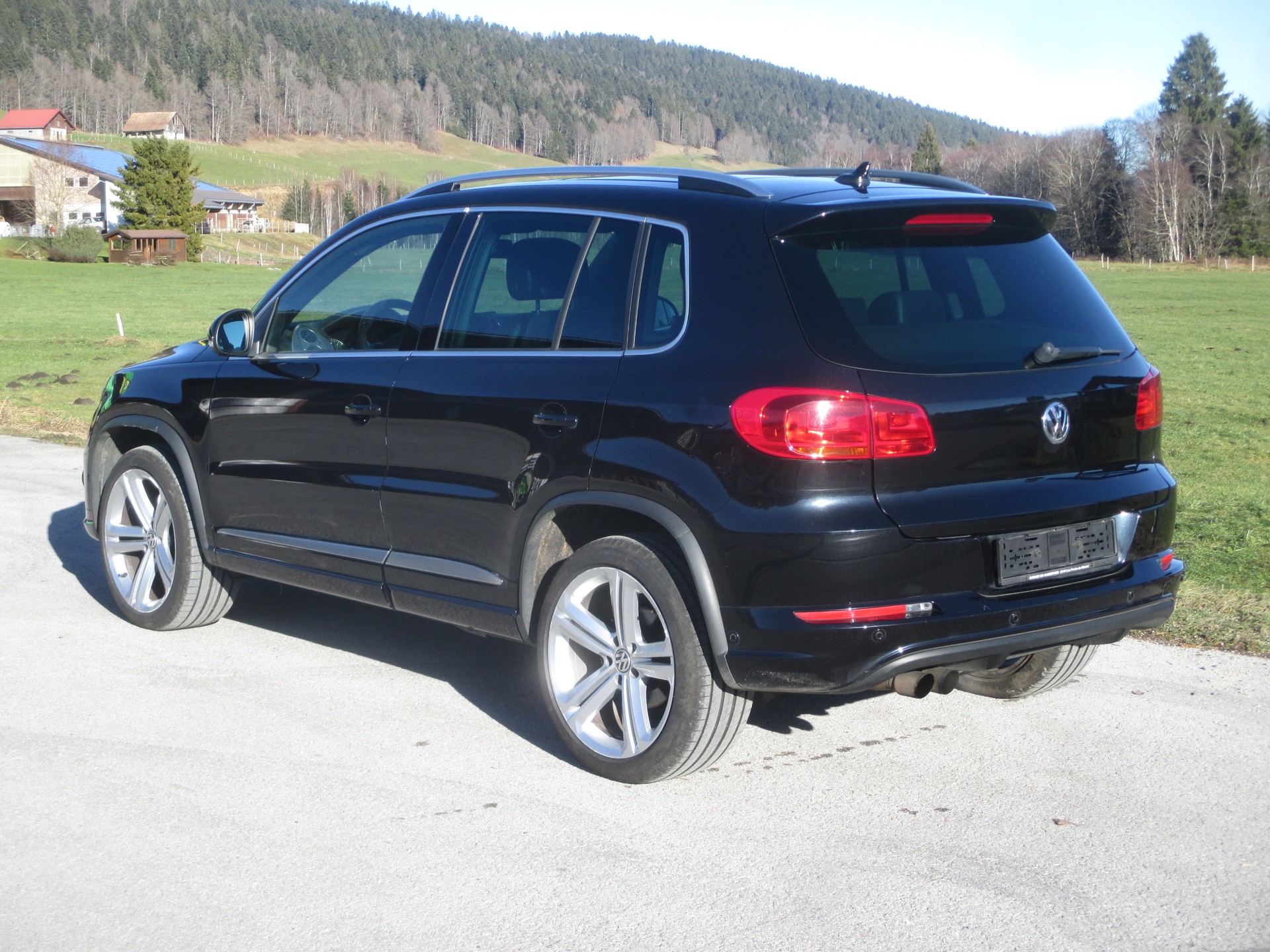 VW Tiguan 2.0 TSI Cup R-Line 4Motion DSG-image-1