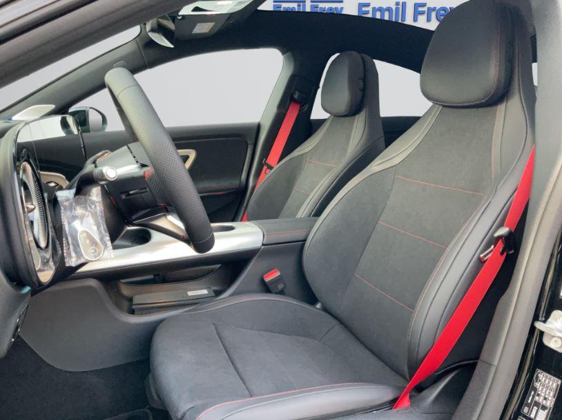 MERCEDES-BENZ CLA 350 4MATIC EQ Technology AMG Line-image-4
