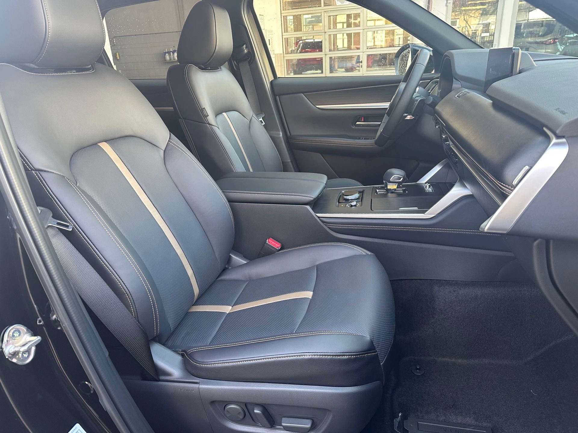 MAZDA CX-60 e-Skyactiv PHEV 327 AWD Homura Plus-image-6