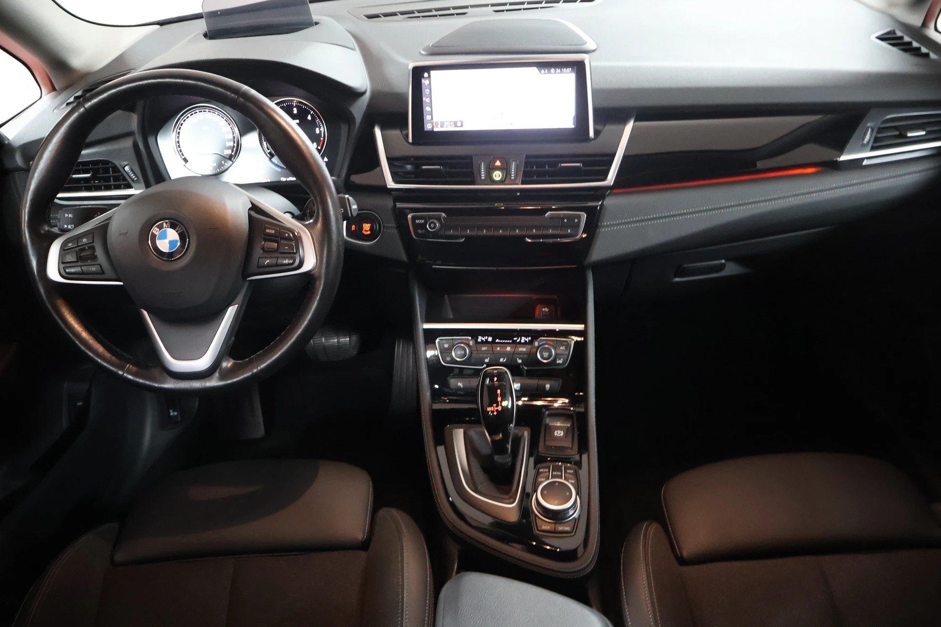 BMW 218d xDrive Active Tourer Steptronic Sport Line-image-8
