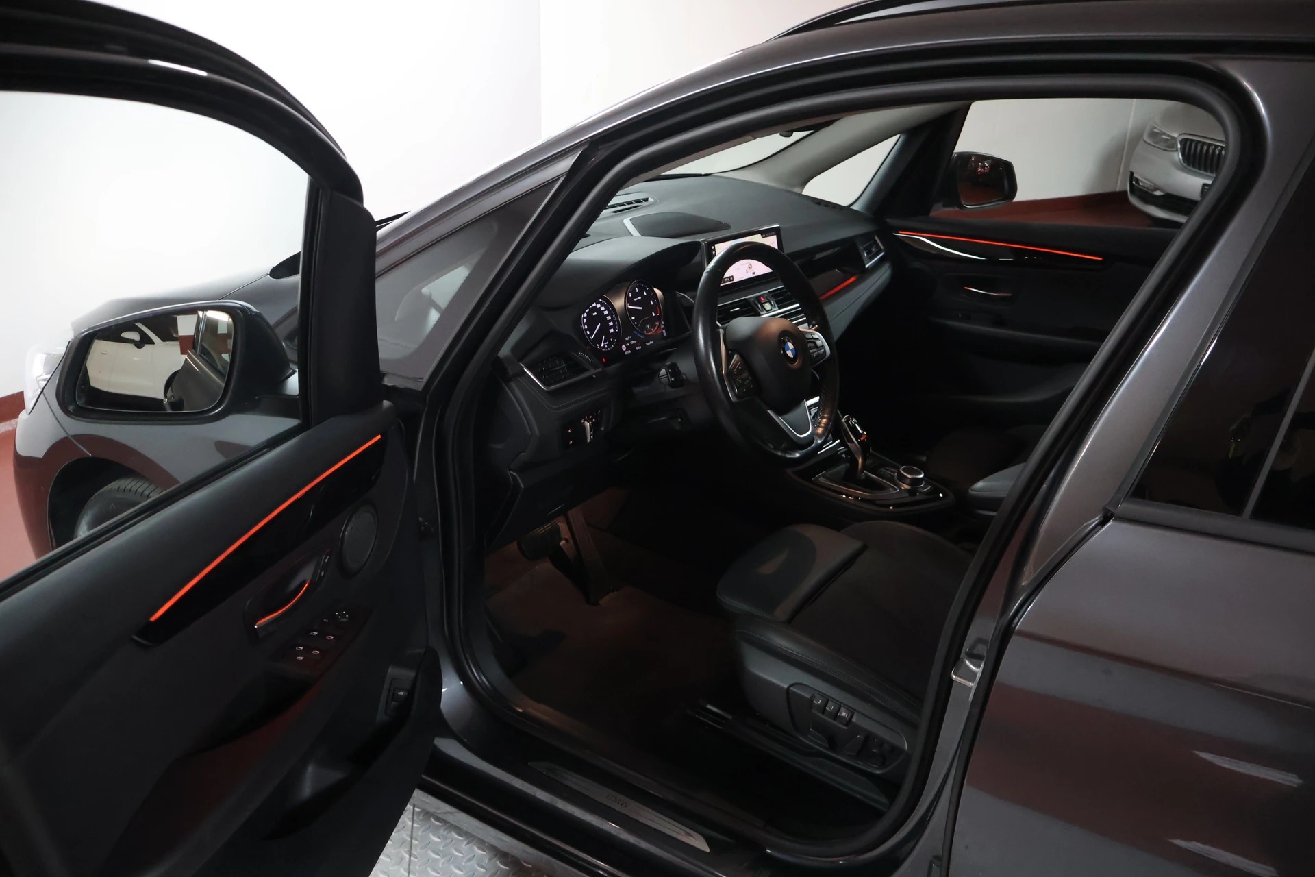 BMW 218d xDrive Active Tourer Steptronic Sport Line-image-5